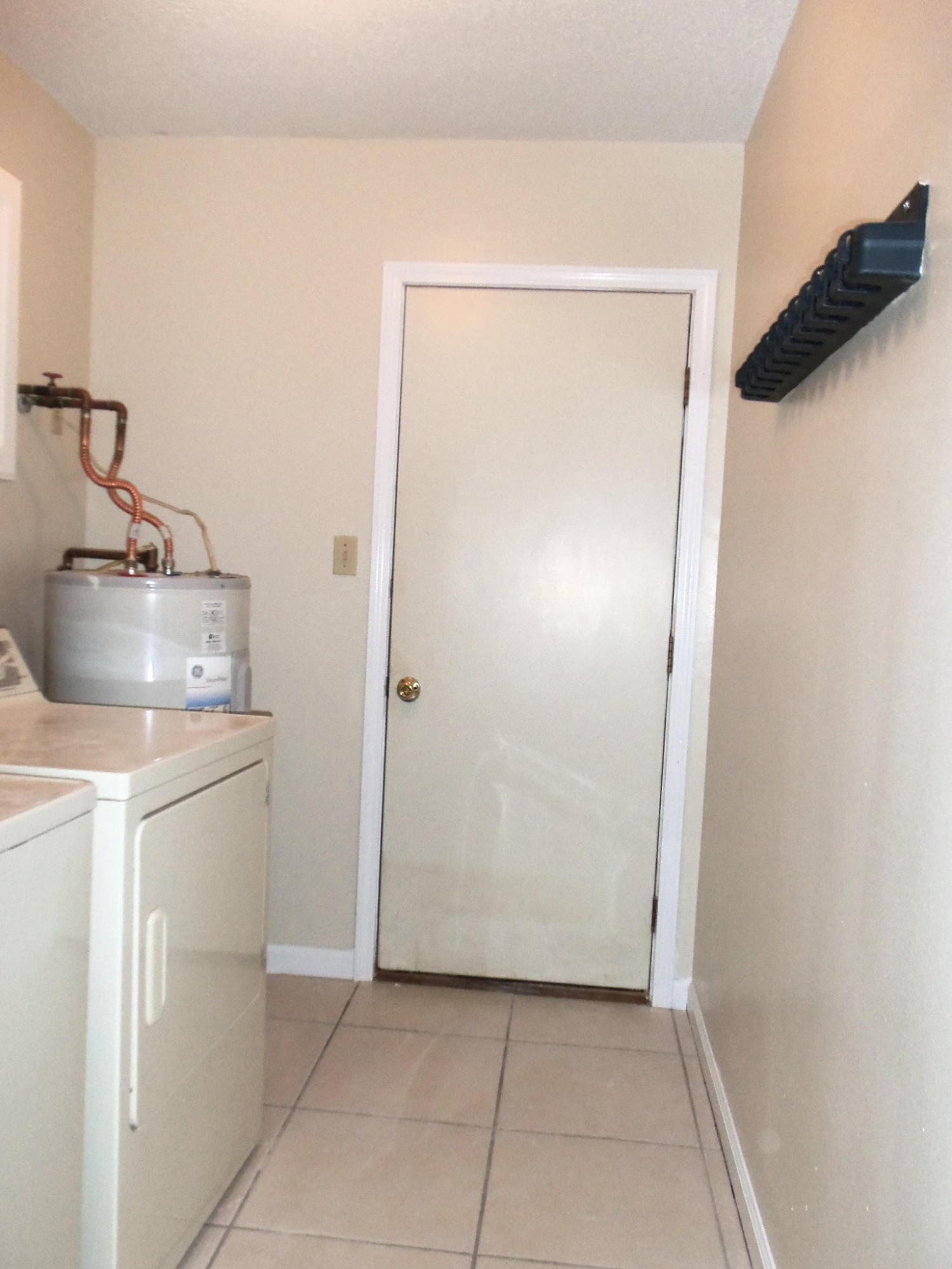 MARY ESTHER MANOR - Residential Lease