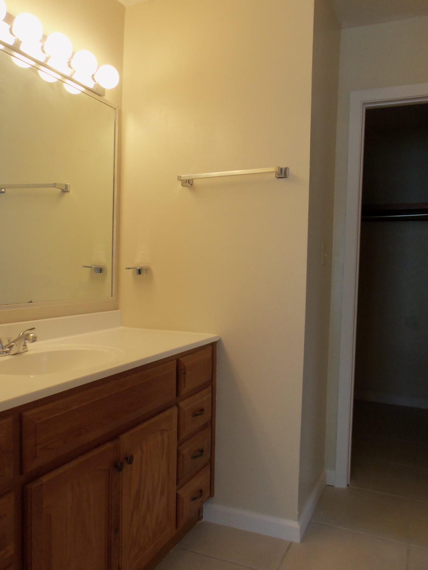 MARY ESTHER MANOR - Residential Lease