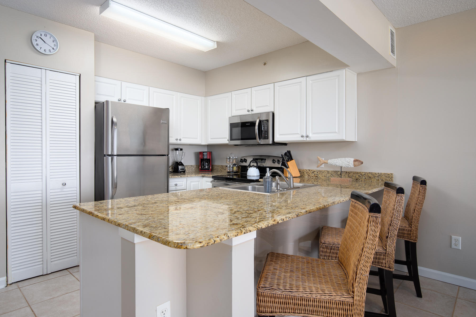 EMERALD TOWERS WEST CONDO - Residential