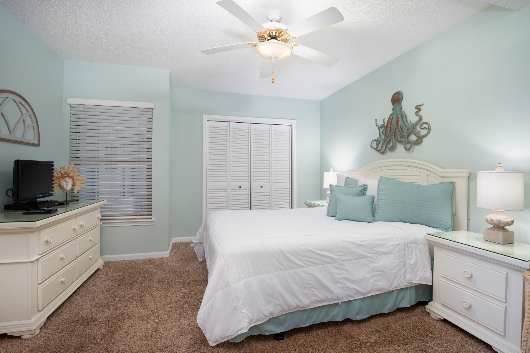 EMERALD TOWERS WEST CONDO - Residential