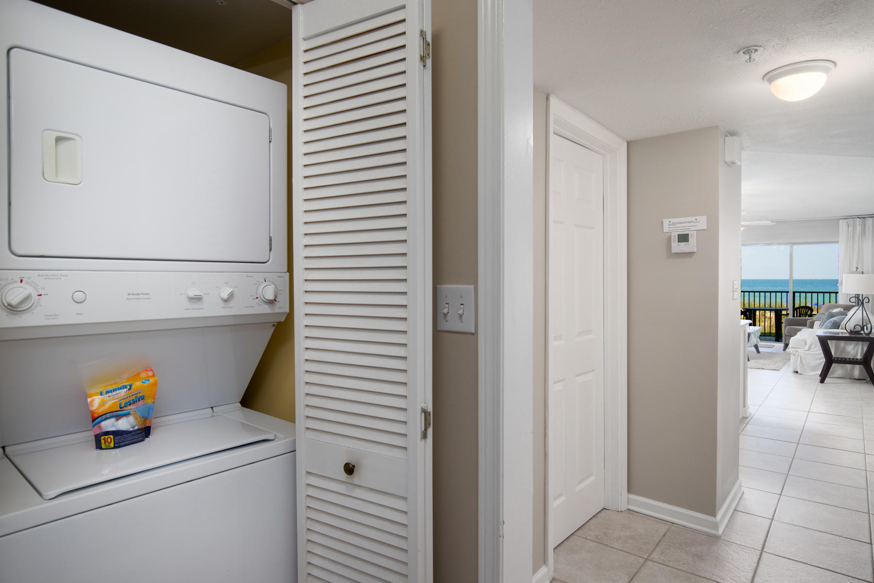 EMERALD TOWERS WEST CONDO - Residential