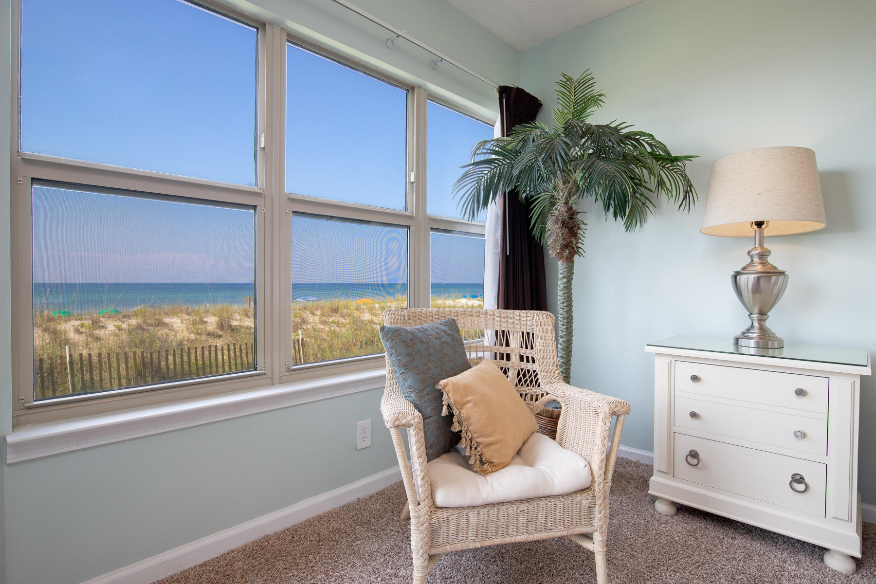 EMERALD TOWERS WEST CONDO - Residential