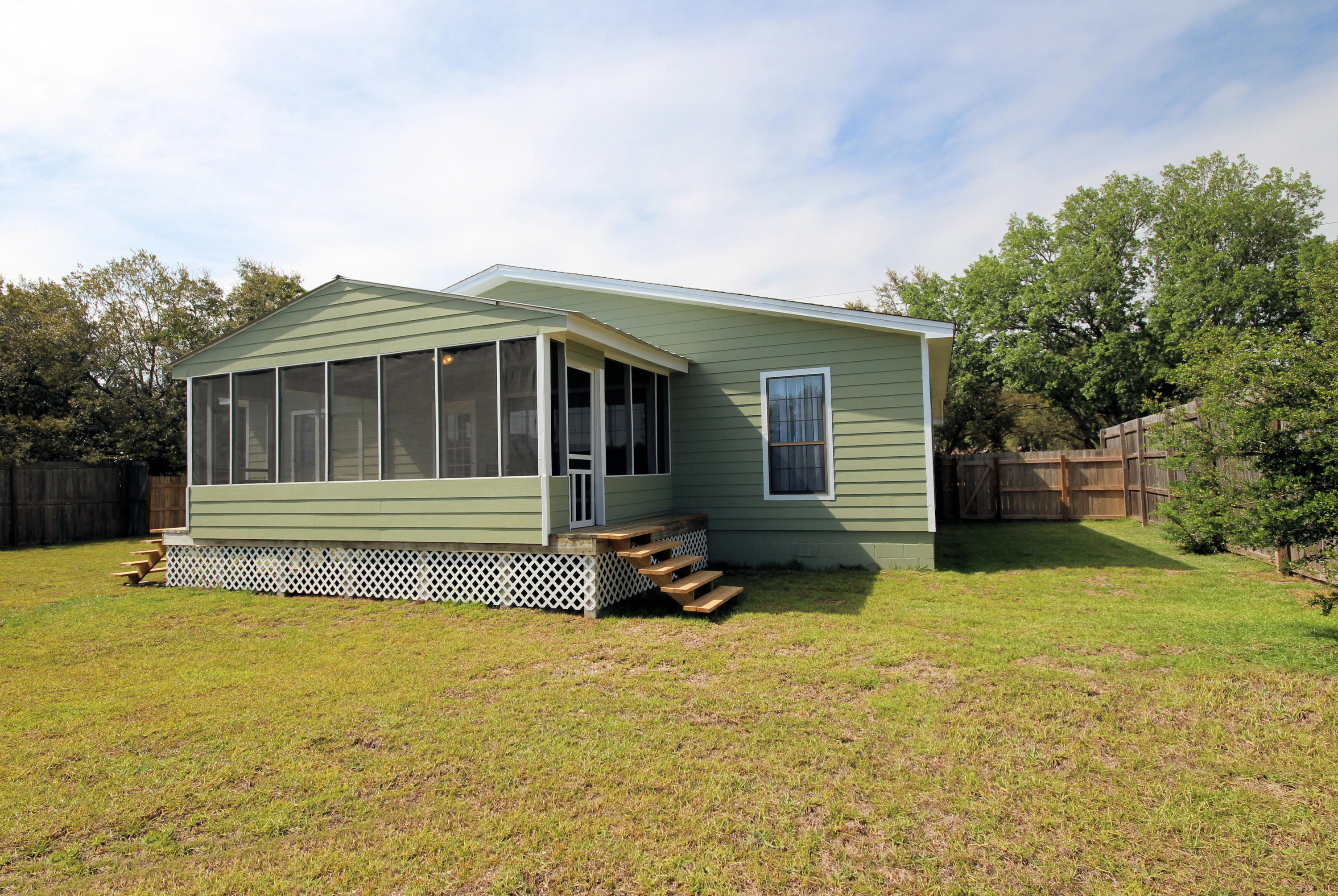 NAVARRE S/D 2ND ADDN - Residential