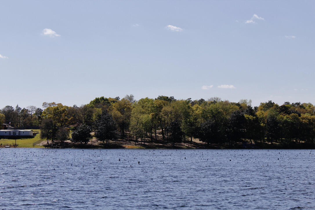 Waterfront lot on King lake one of the best fishing lakes in Northwest Florida.  King lake is famous for its 10 pound + large mouth bass.  Mobile homes and manufactured homes are welcome. if you love to fish this is the spot for you !