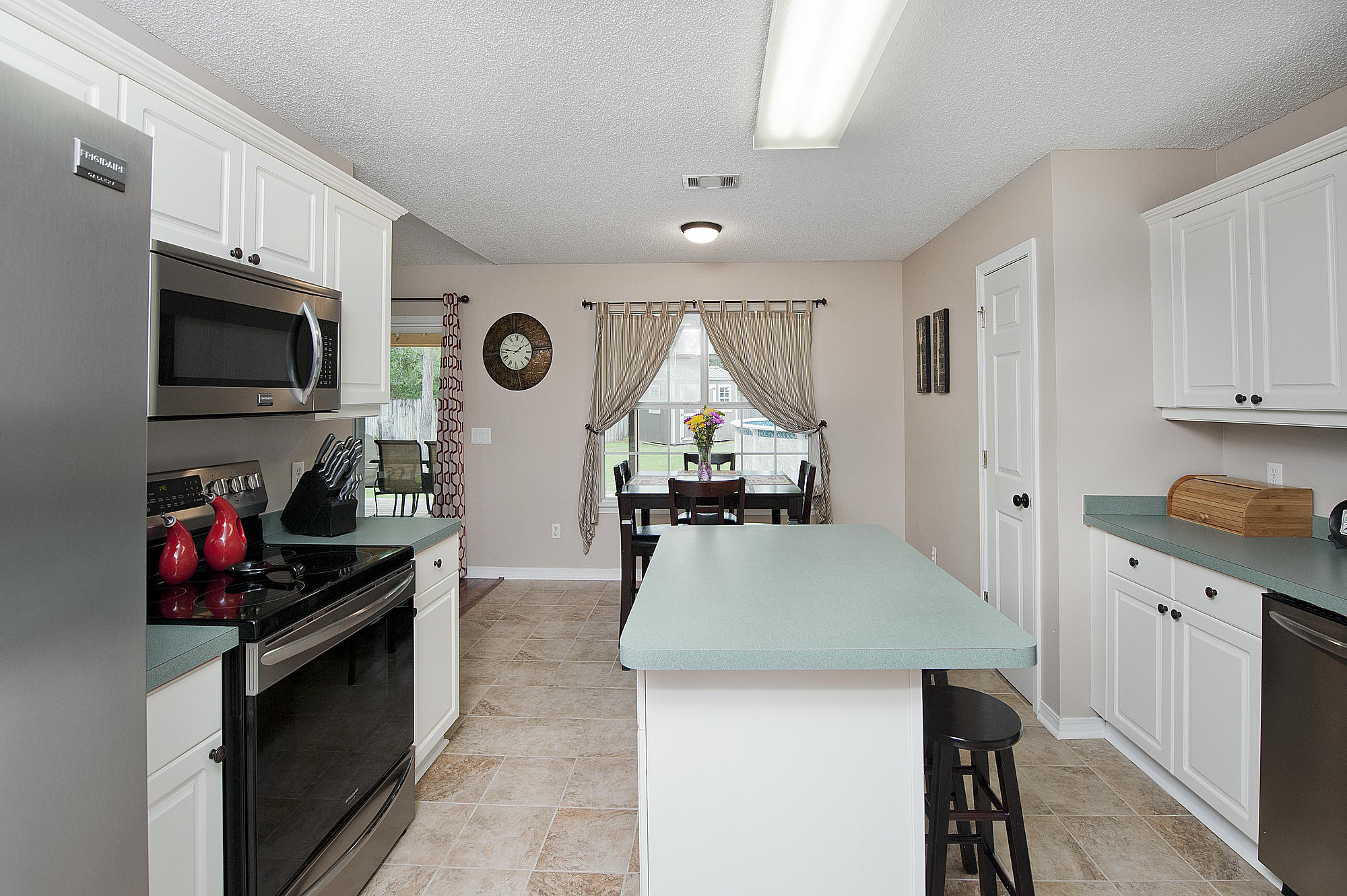 COUNTRY BREEZE EAST - Residential