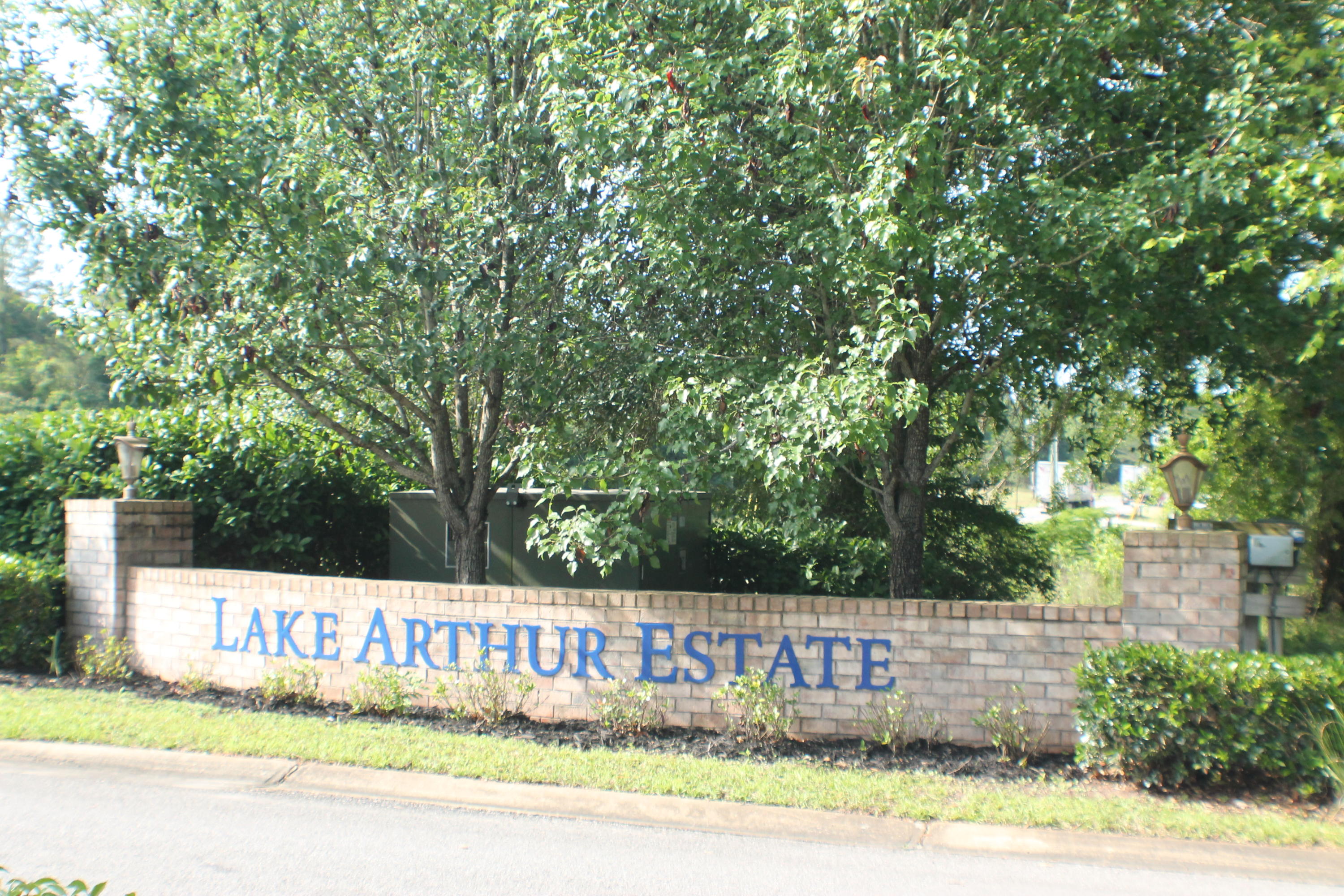 LAKE ARTHUR ESTATES - Land