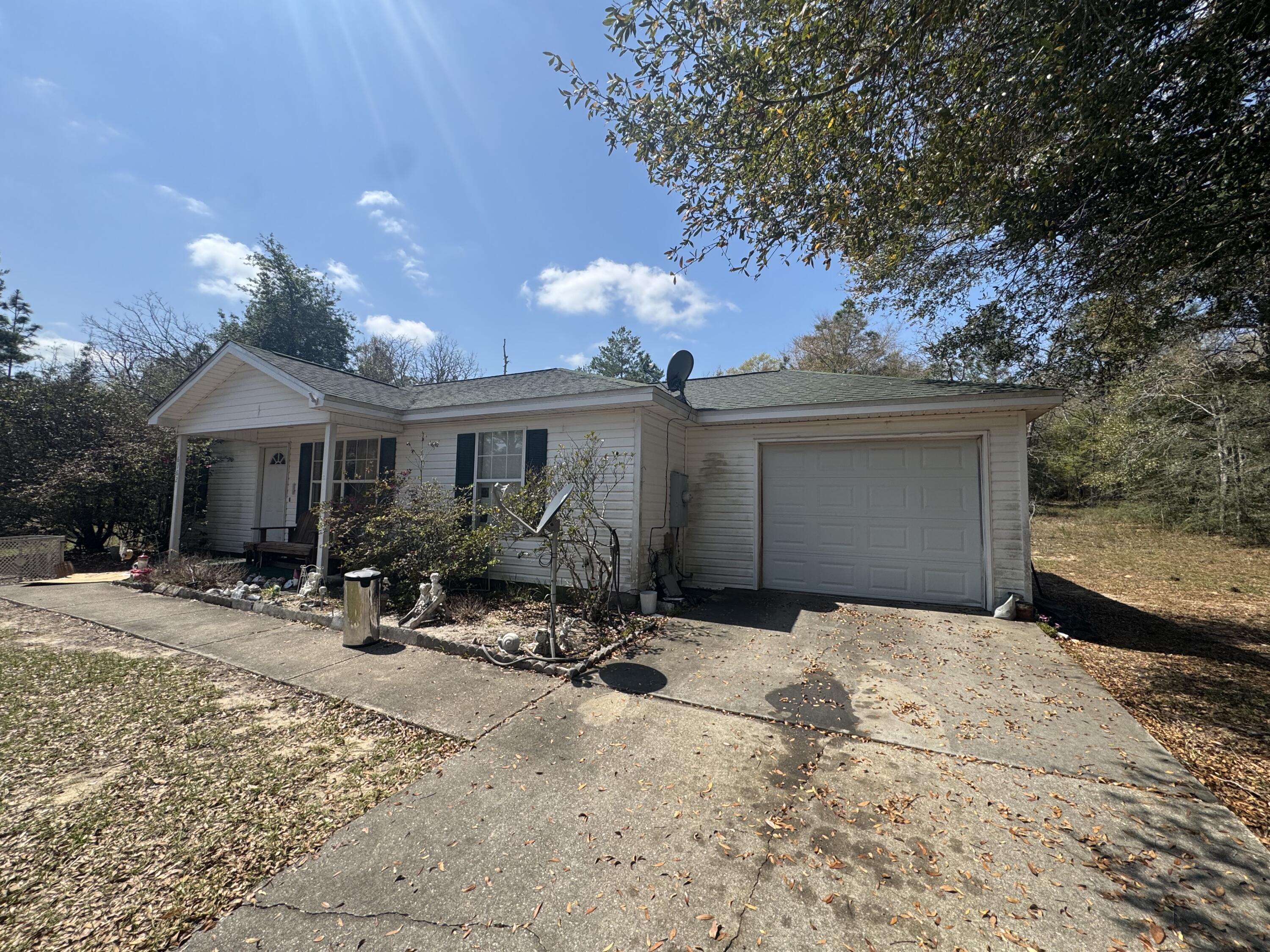 More pictures coming soon!!!!

Roof- 2019
Water Heater- 2019
Upgraded HVAC 
Large Florida Room with Hot Tub!!!

Built in 2000 on an acre of land with a full fence! Located on a quiet street on a dead-end cul-de-sac.

Should pass a four-point inspection with flying colors. High and dry with low taxes! PRICED TO SELL