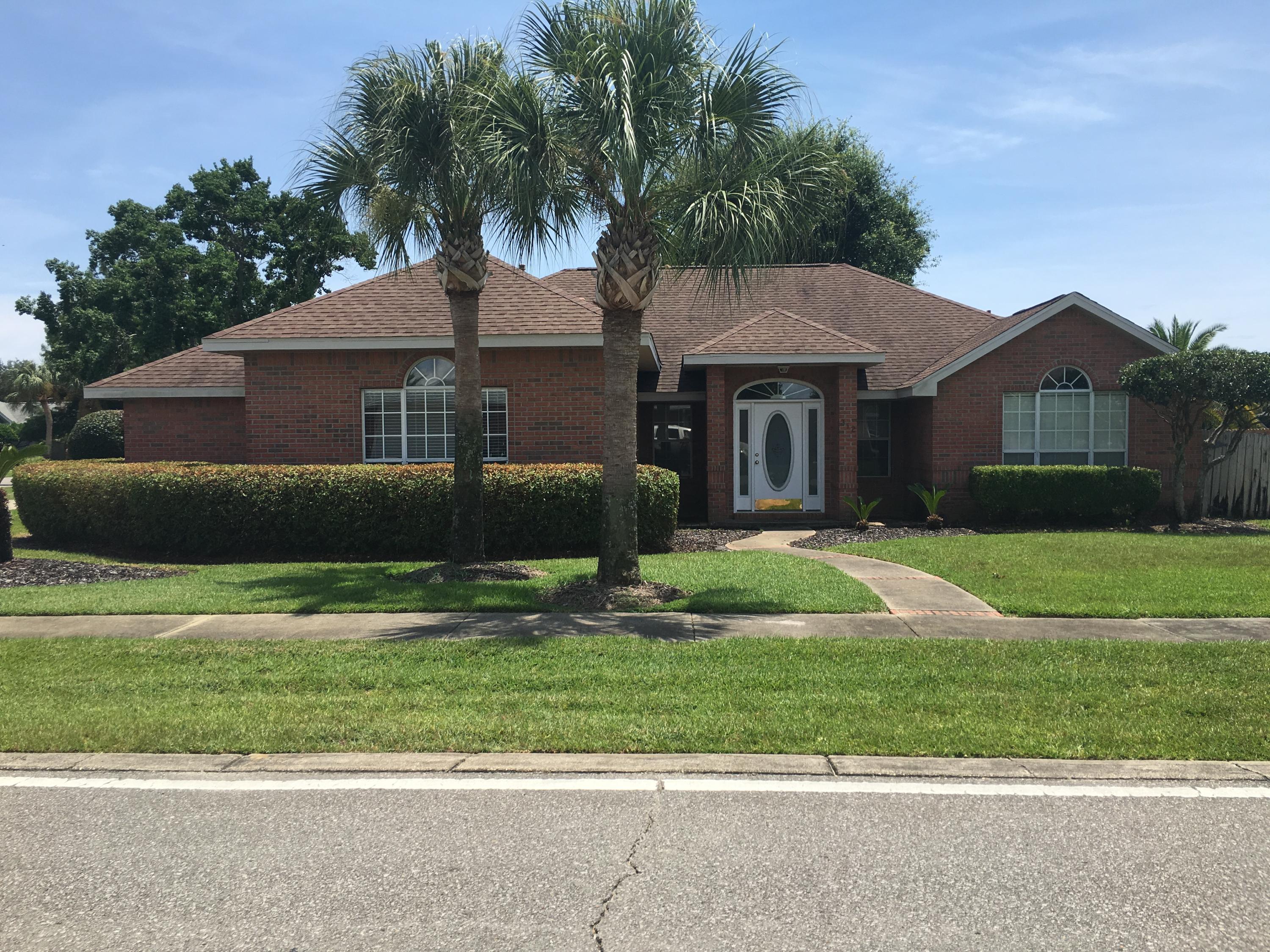 Beautiful contemporary home in the heart of Destin. Property has tile in foyer, kitchen, laundry room and bathroom, new light fixtures, new faucets in kitchen and master bathroom. High vaulted ceilings and a gas fireplace with custom shelving. Trayed and raised ceilings in the dining room, kitchen and bedrooms add interest and provide an updated feel.
**Rent includes lawn service**
