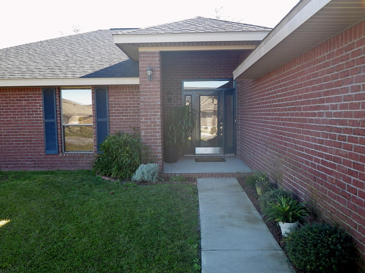 Well maintained home in quiet subdivision near west end of East Bay Blvd/Hwy 399. NEW CARPET in 2019 Open/Split floor plan, granite counter tops throughout, stainless kitchen appliances. Fully fenced yard. ''A'' rated Gulf Breeze School district! Built in 2010. Ask about reduced security deposit for Active Duty Military. Pets Allowed Upon Approval. Breed/Weight Restrictions Apply.

Please review rental requirements at www.SandDuneProperties.com before scheduling a viewing.