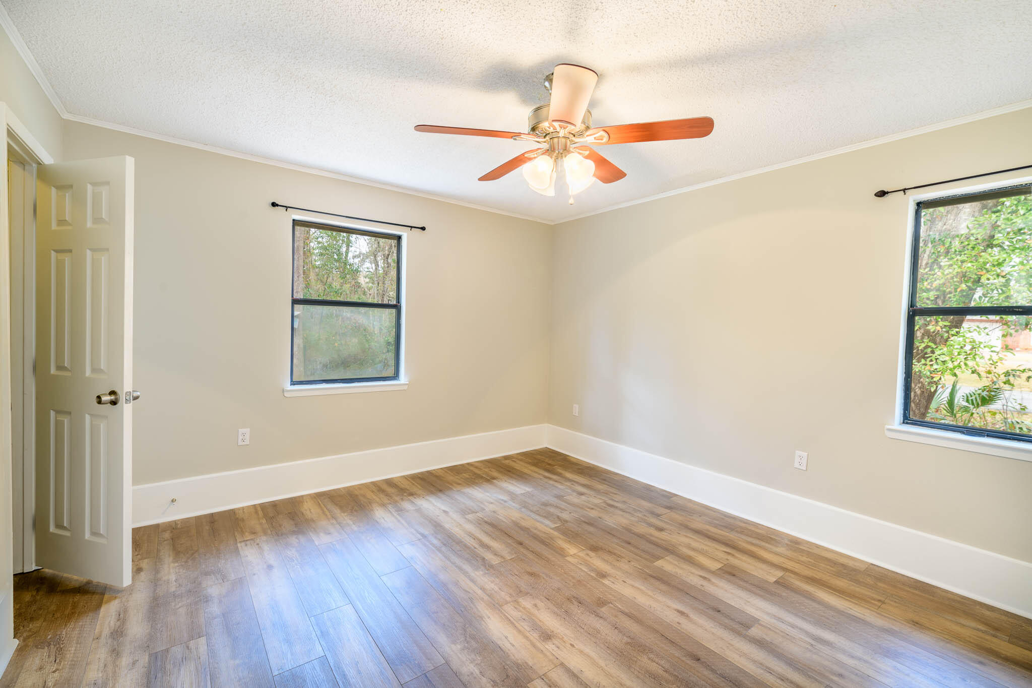 VALPARAISO PINECREST 6 - Residential Lease