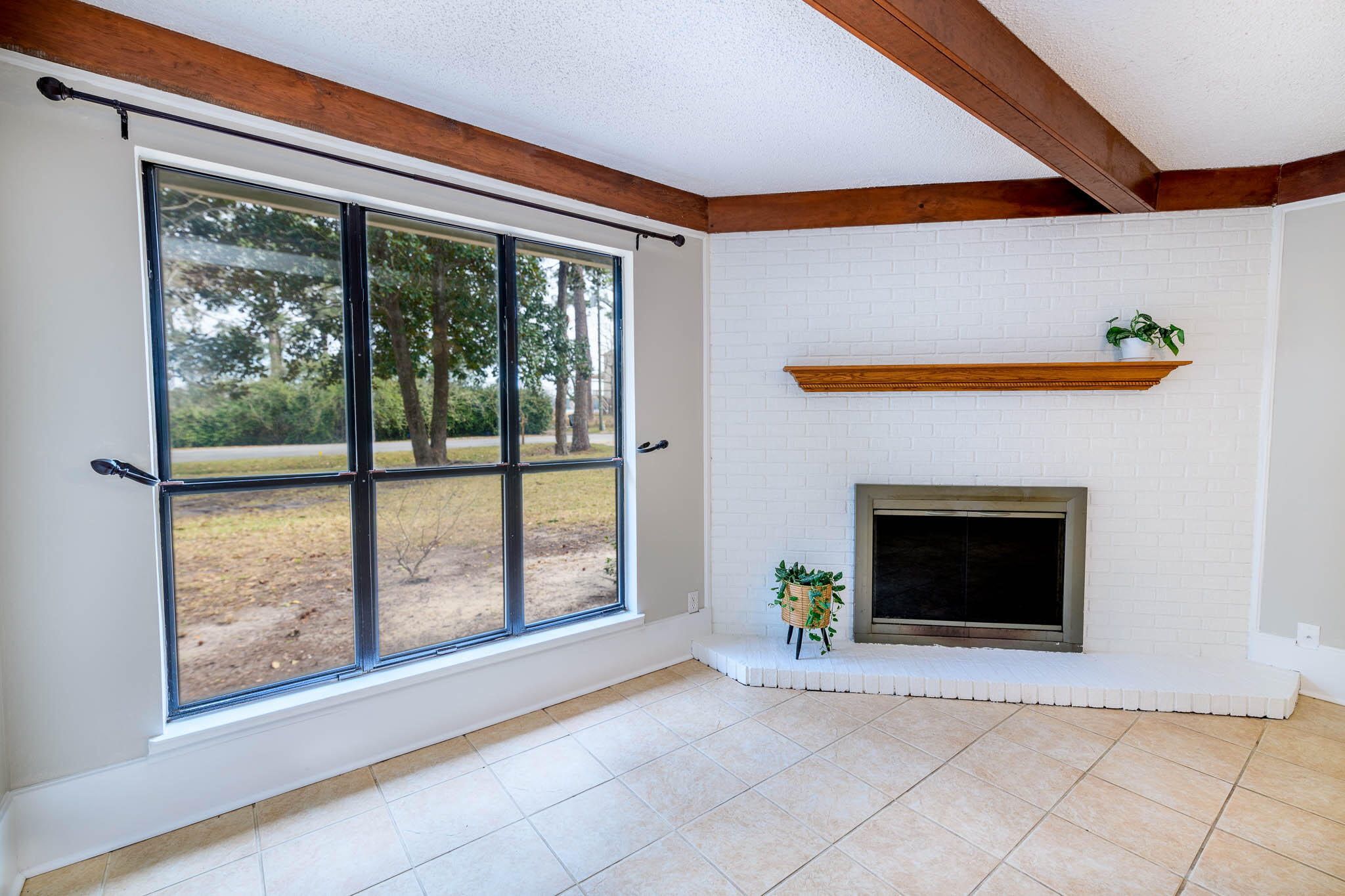 VALPARAISO PINECREST 6 - Residential Lease