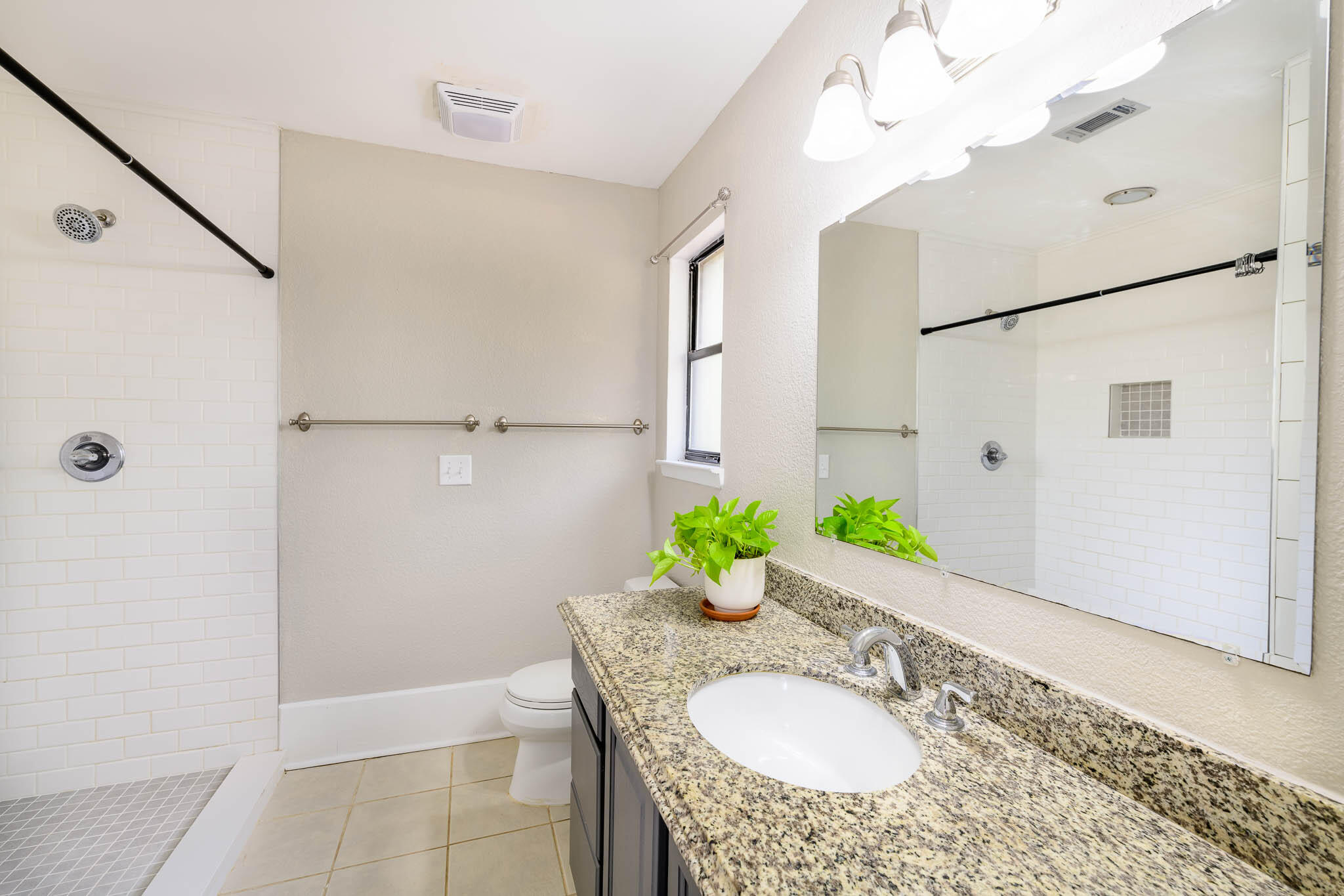 VALPARAISO PINECREST 6 - Residential Lease