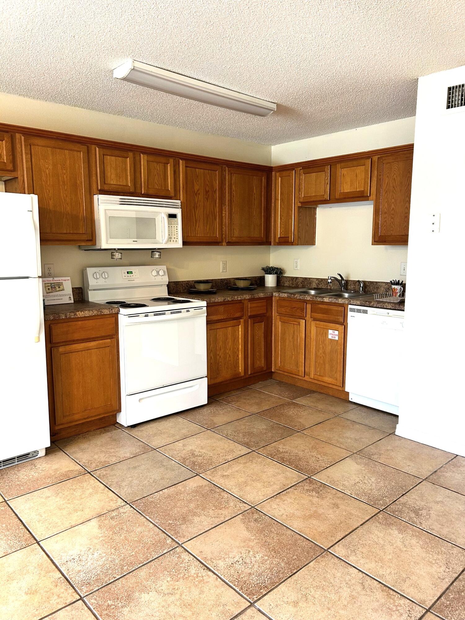 Rock N Bowl Apartments - Spacious 1 Bedroom

53 Robys Dr, Unit #3, Mary Esther, FL 32569
1 Bed | 1 Bath | ~800 Sq Ft
$1,315/month

Features washer/dryer hookups and open parking. Convenient location with quick access to Hwy 98, shopping, and dining.