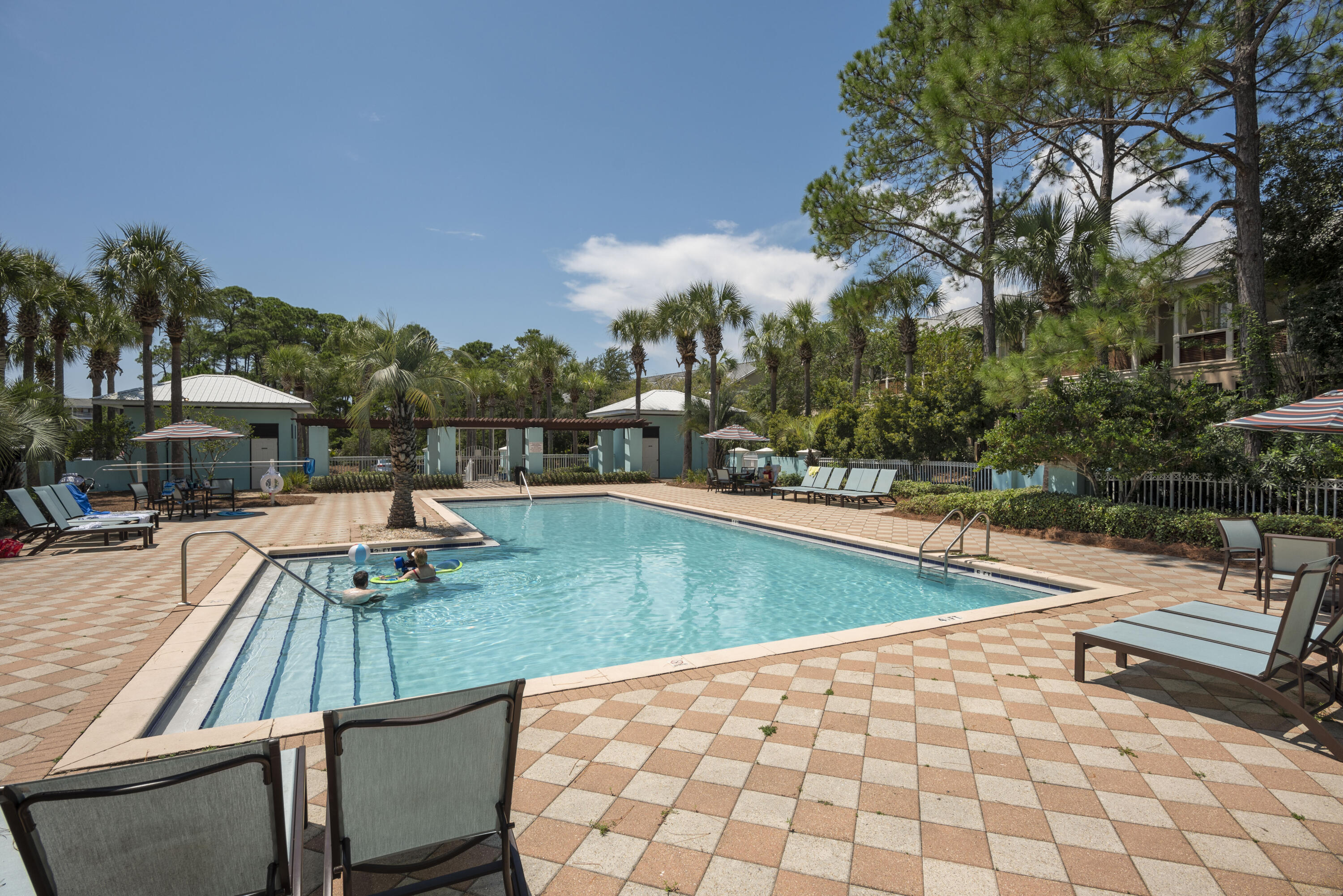 Gulf Place Residence - Residential