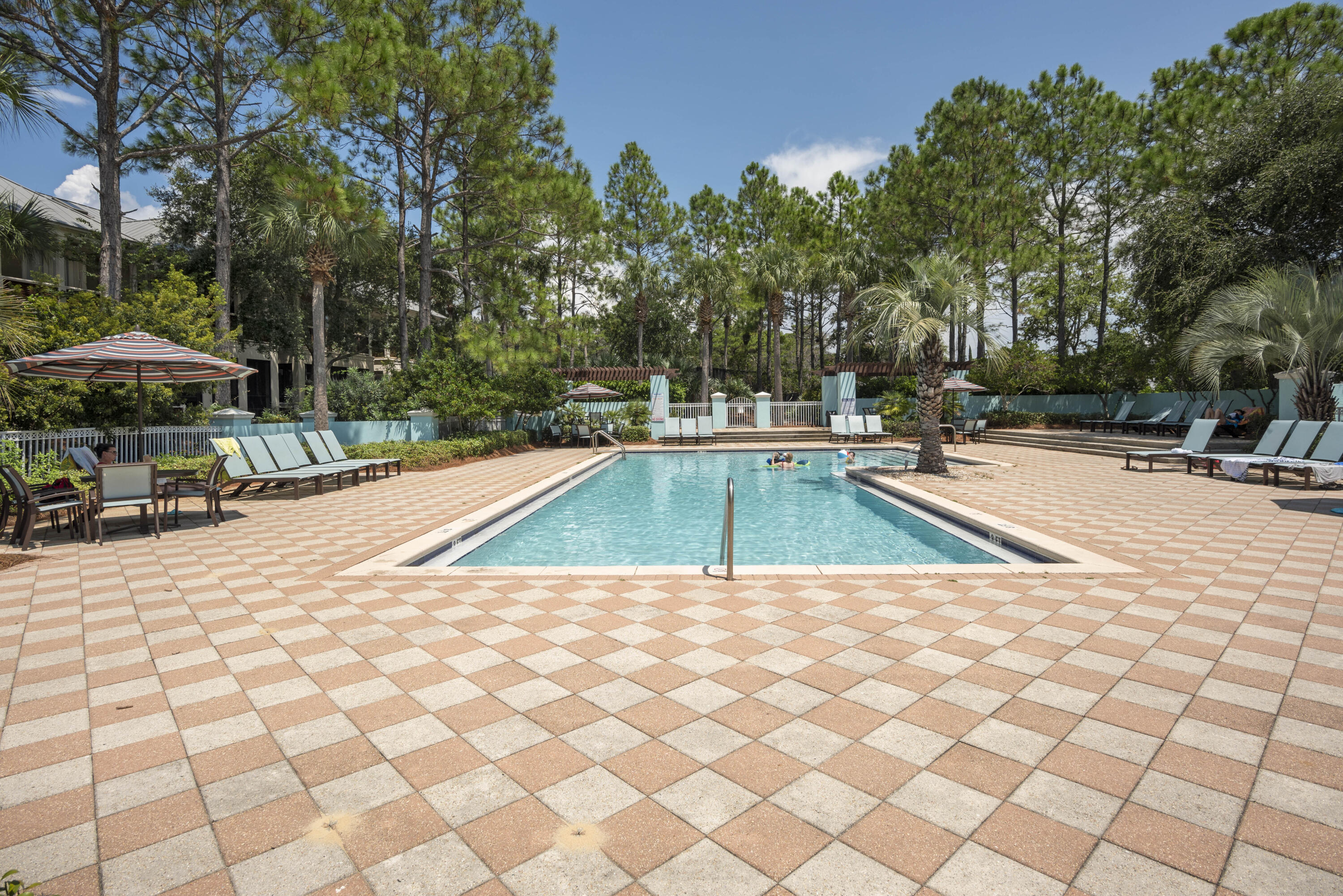 Gulf Place Residence - Residential