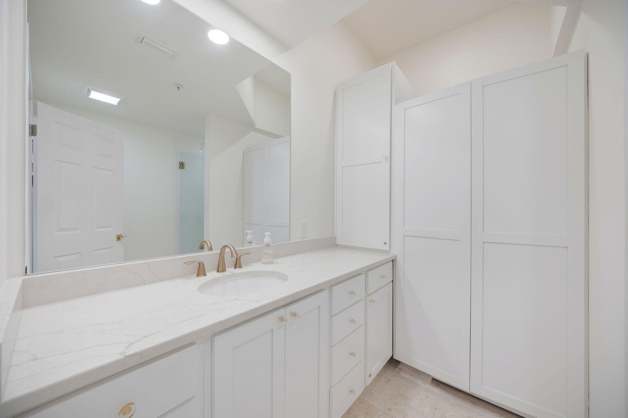 INN AT GULF PLACE - Residential