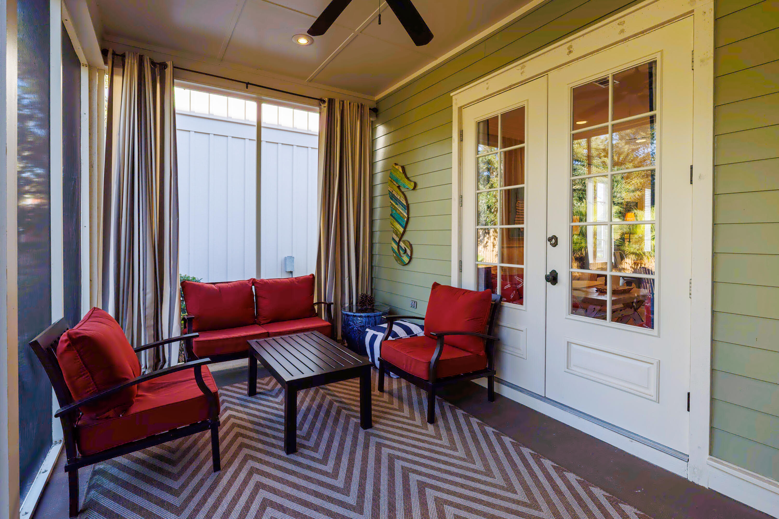 BUNGALOS AT SANDESTIN - Residential