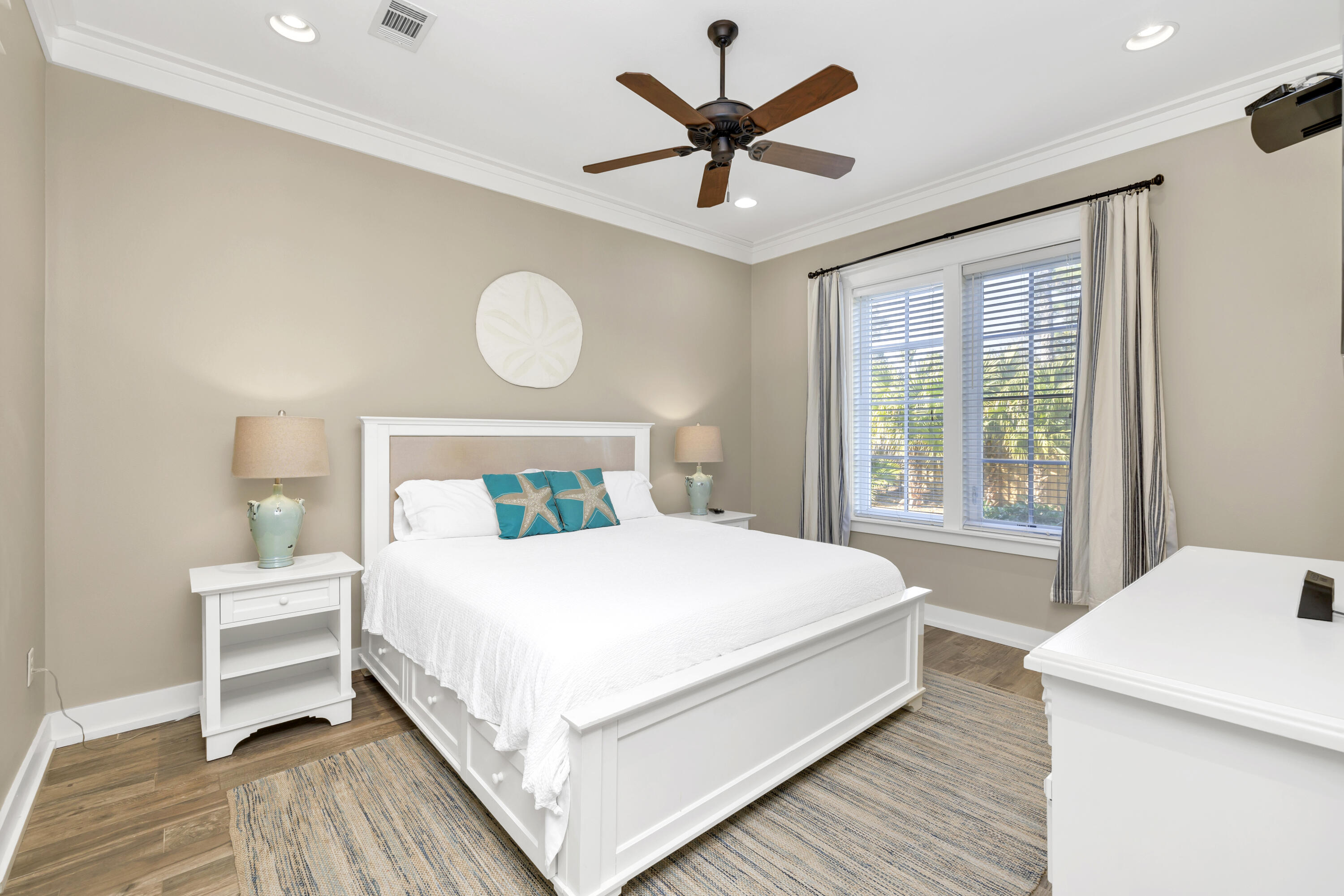 BUNGALOS AT SANDESTIN - Residential