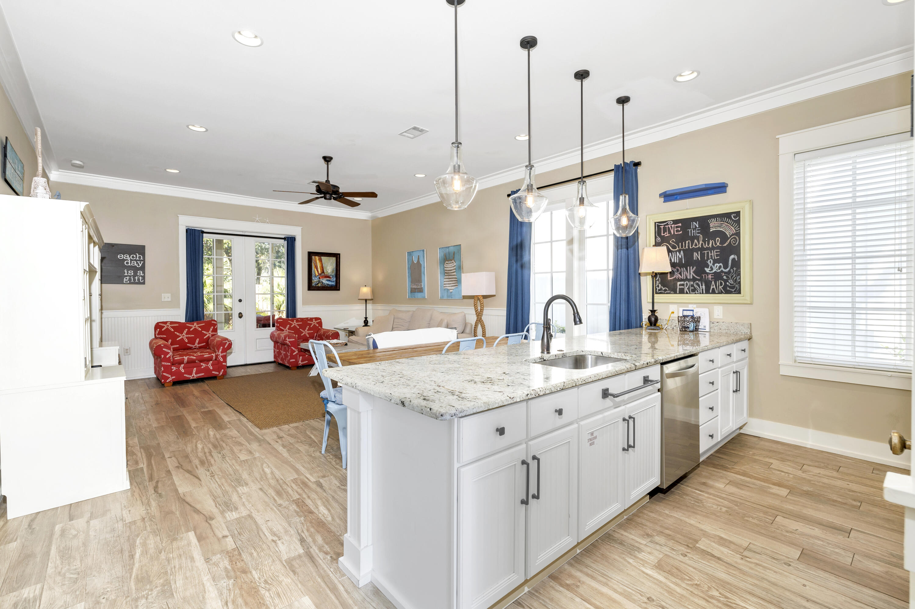 BUNGALOS AT SANDESTIN - Residential
