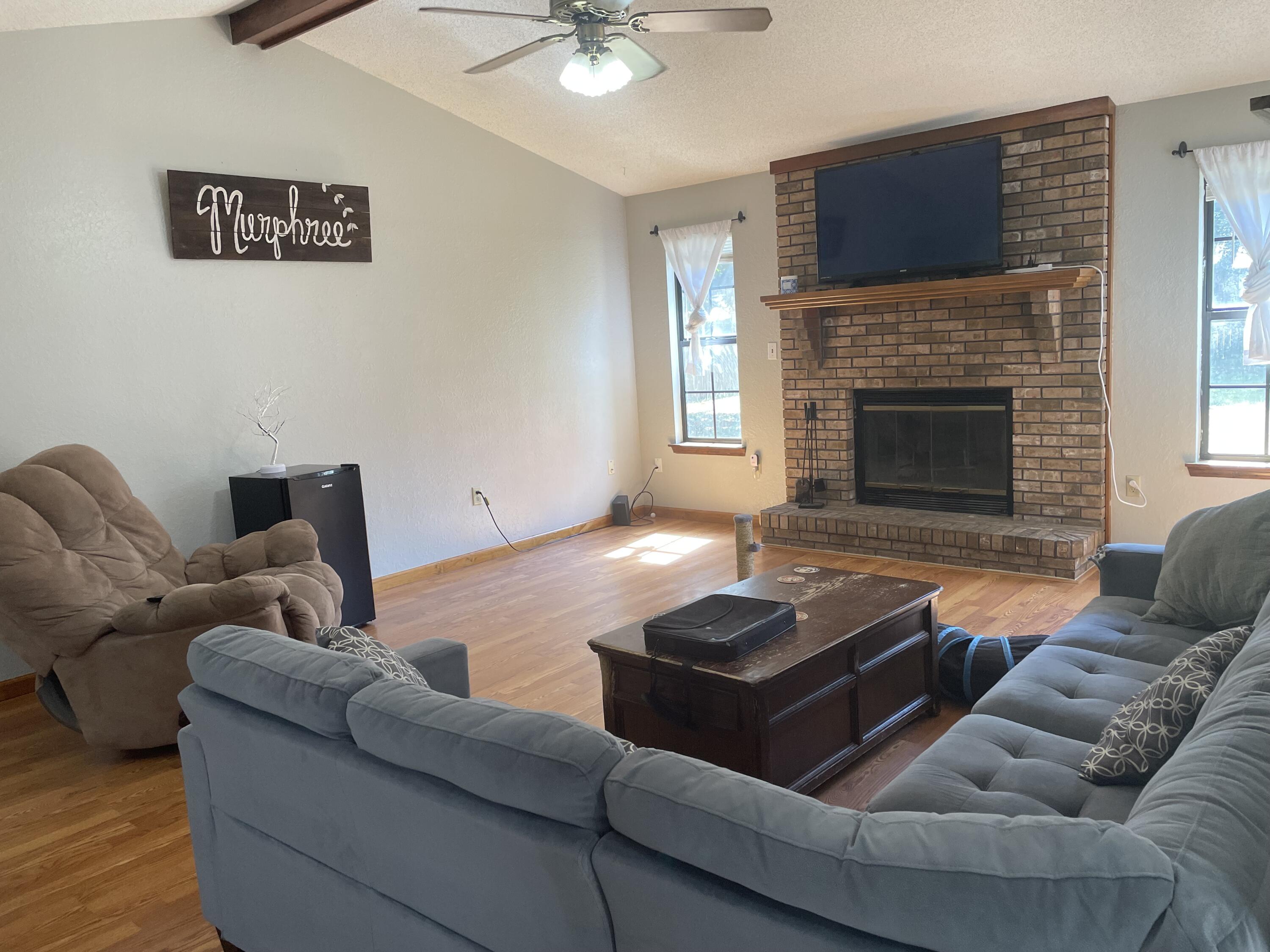 COUNTRYVIEW ESTATES 1ST ADDN - Residential Lease