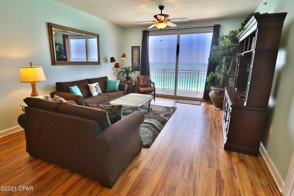 Beach living at its finest in the perennial favorite beach property, Splash. This beach inspired 2 Gulf front bedrooms (both master suites) + bunkroom, 2
bath condo has riveting Gulf views while sunshine and warm gulf breezes abound from the wrap around balcony. The spacious kitchen features slab granite
counters and breakfast bar. Open ''Windsong'' floor plan is decorated with the beach and sun in mind - both the kitchen, family rooms and both master suites are
gulf front and have breathtaking views. Conveys fully furnished and rental ready! Perfect elevation within the stack: not too high and not too low! Proven rental
income producer. Splash! - is one of the top rated beach resorts in Panama City Beach and offers amazing resort style amenities including: water park