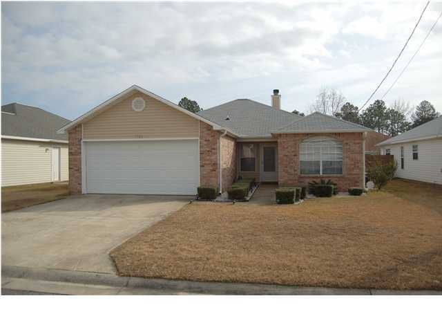 Single story 3 bedroom home off Green Acres Road. Open floor plan features a large living room with tray ceiling and fireplace. Kitchen has a breakfast bar and dining room that opens to the back porch. Master bath has double vanity plus walk in closet. Pets must be over 1 year old and under 25lbs.