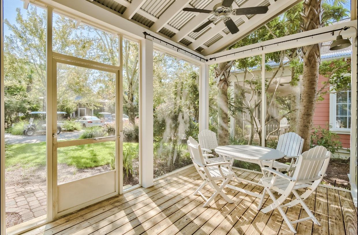 BUNGALOS AT SANDESTIN - Residential