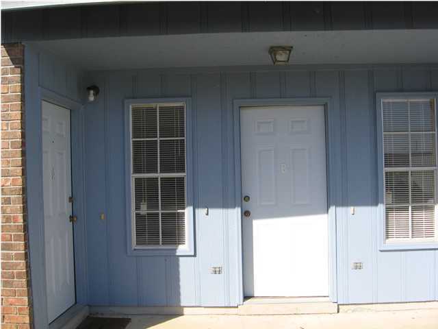 Cute one bedroom apartment located in the heart of FWB. Close to bases, shopping, and more. Washer & dryer hook up. New carpet. HUD Accepted