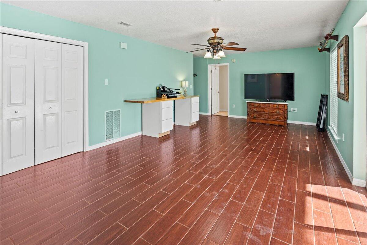 riverchase - Residential