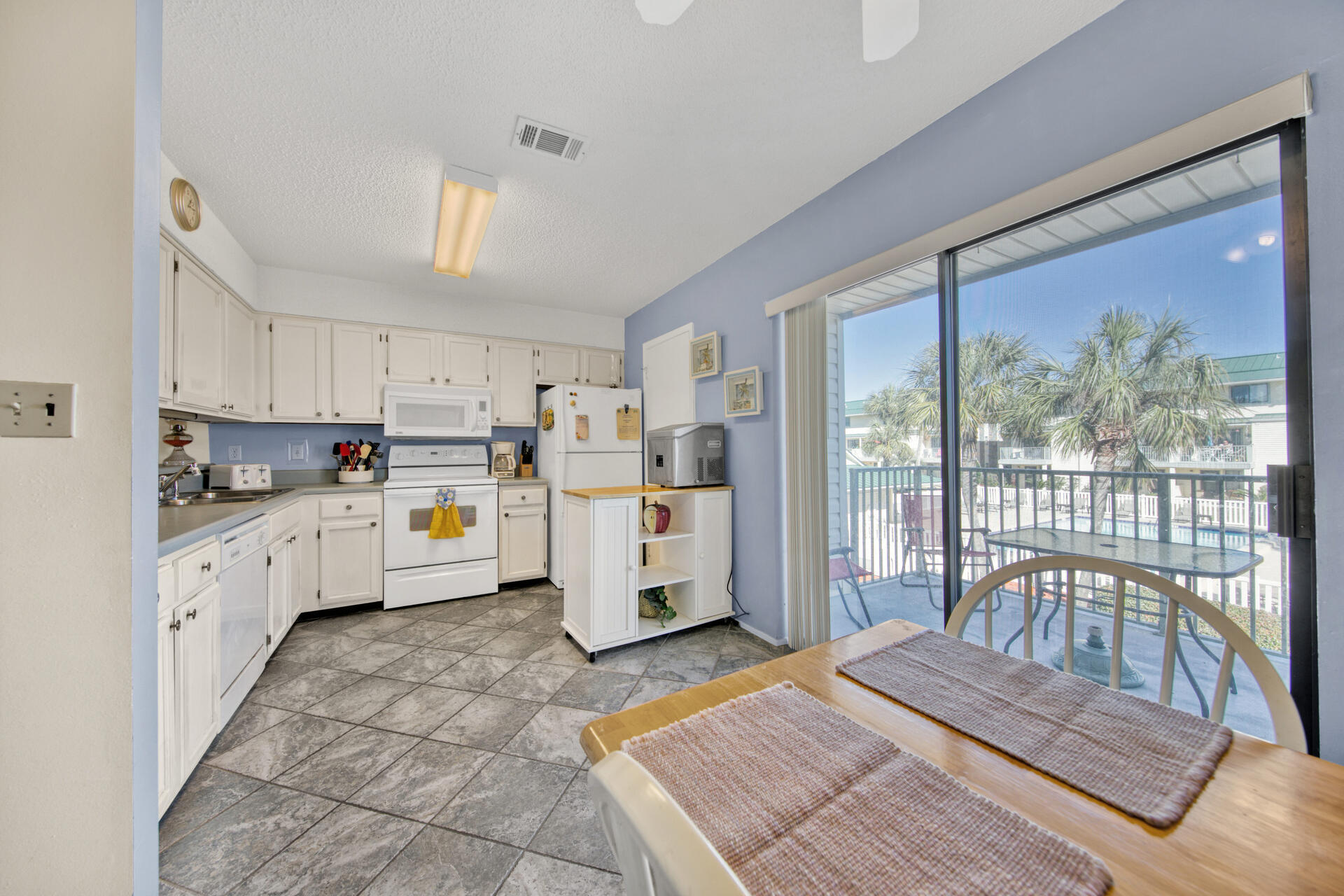 SANDPRINTS CONDO - Residential