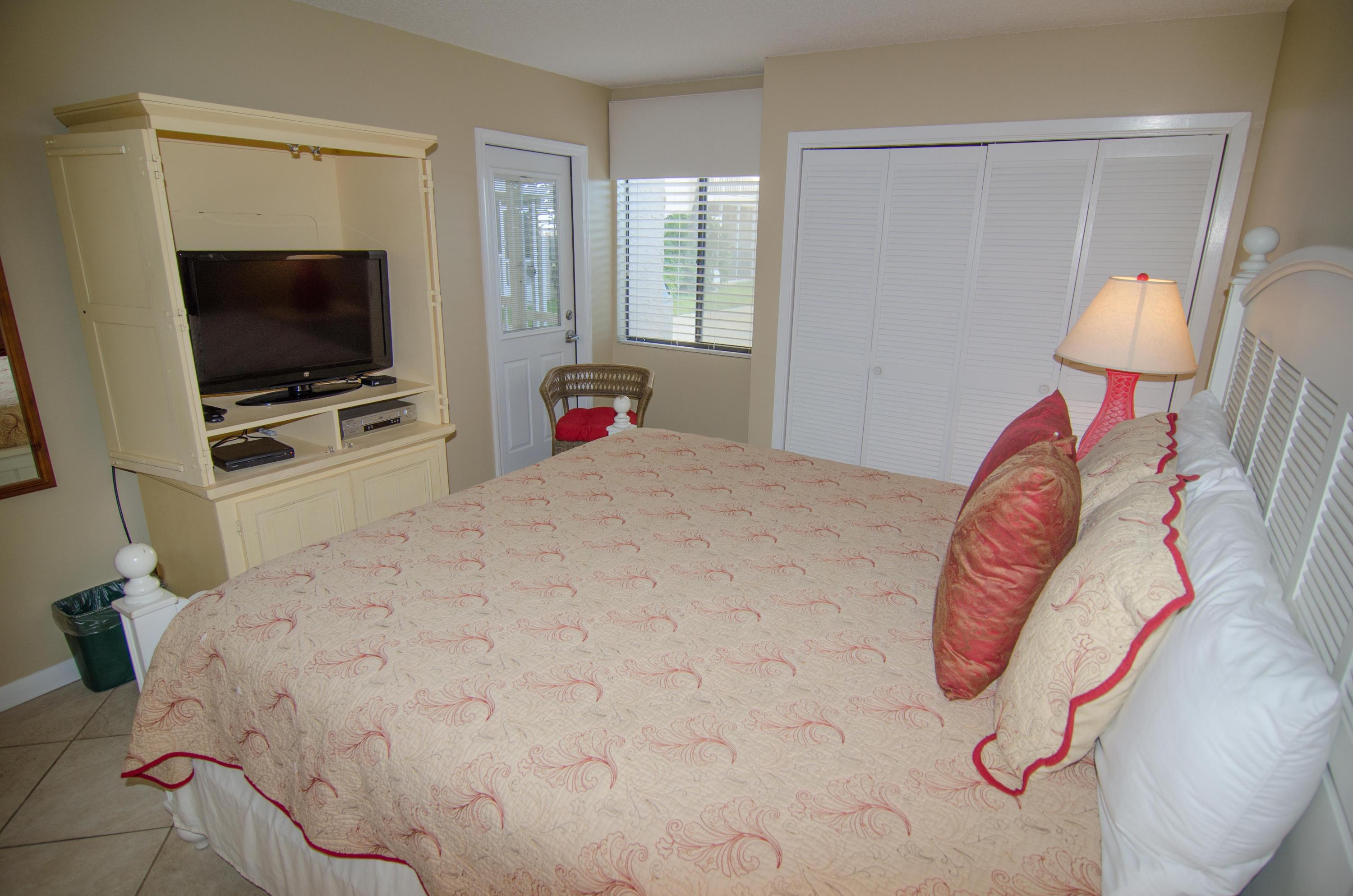 HOLIDAY SURF & RACQUET CLUB - Residential
