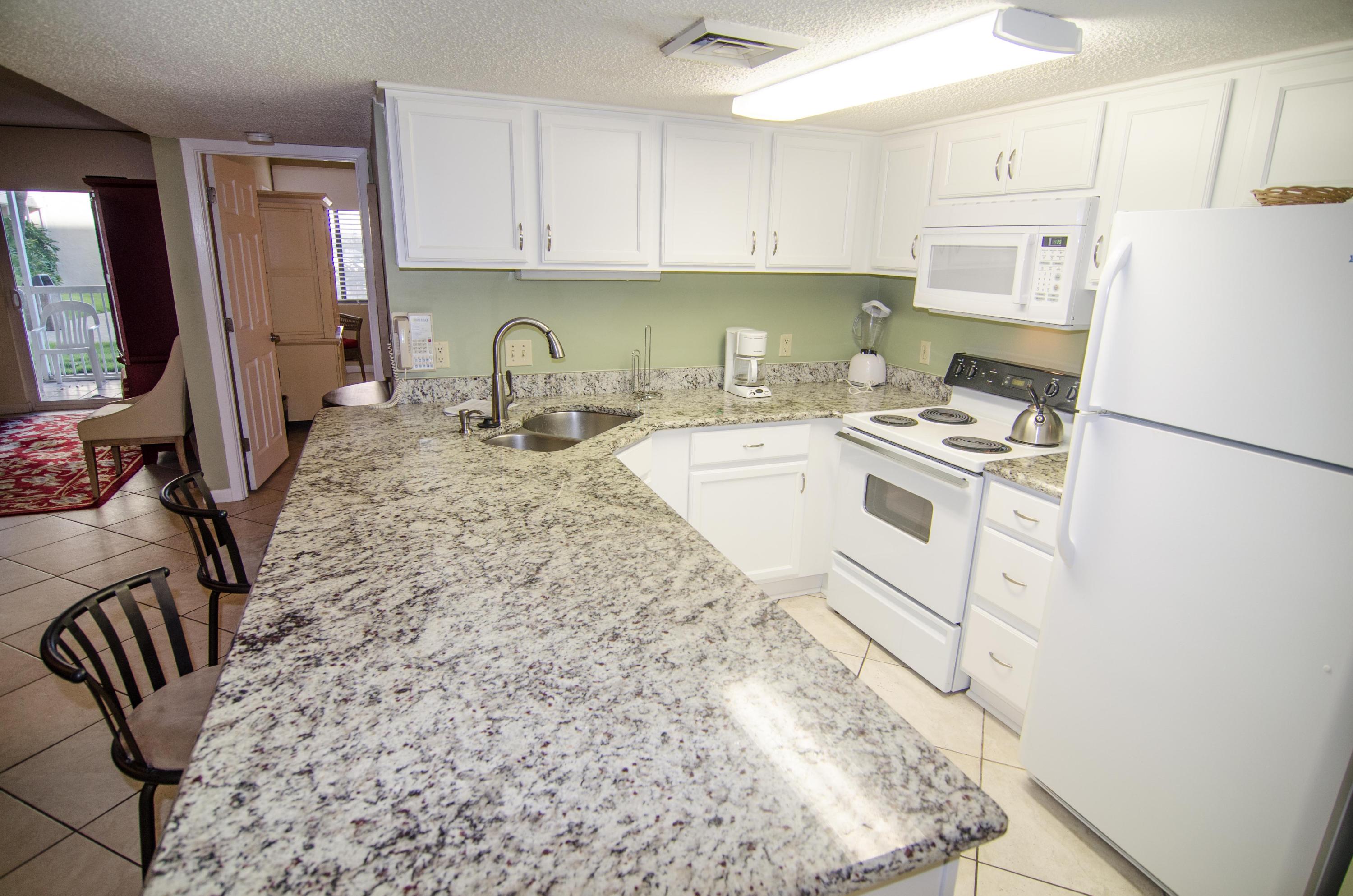 HOLIDAY SURF & RACQUET CLUB - Residential