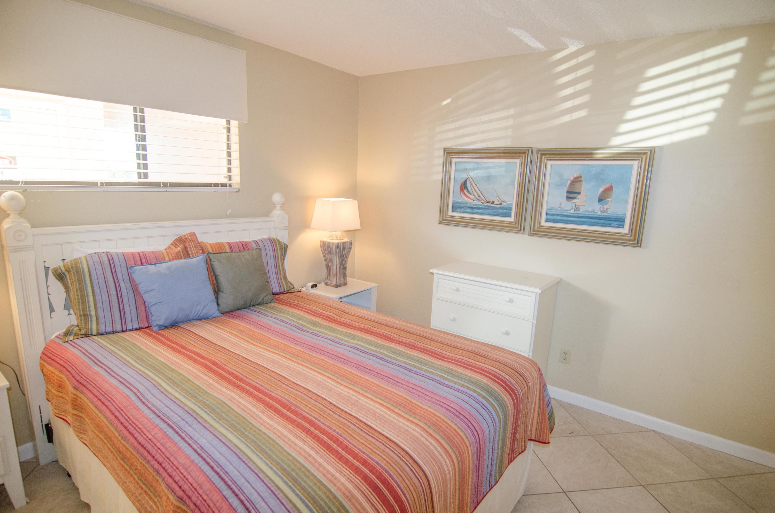 HOLIDAY SURF & RACQUET CLUB - Residential