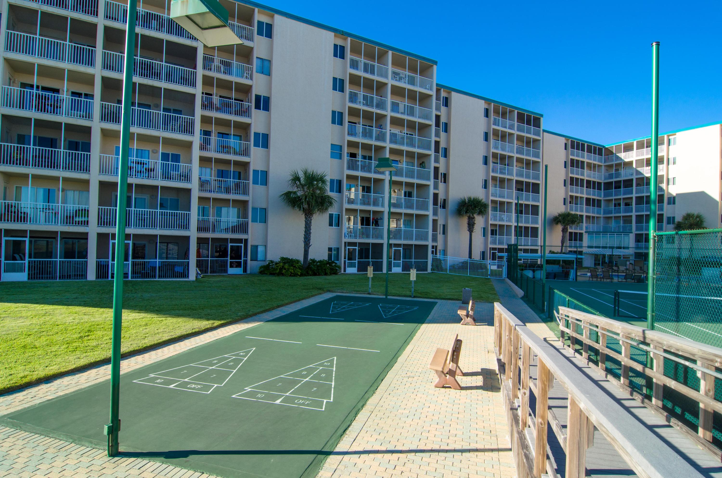 HOLIDAY SURF & RACQUET CLUB - Residential