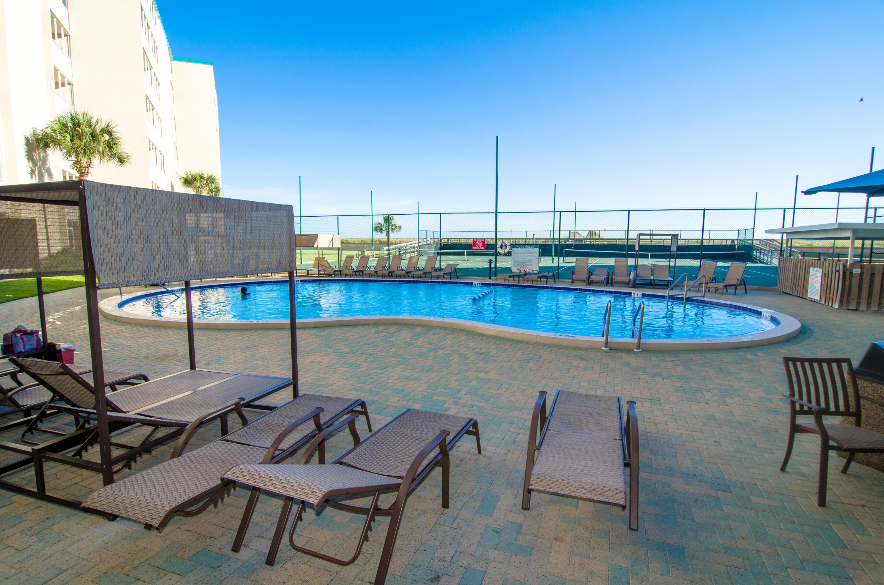 HOLIDAY SURF & RACQUET CLUB - Residential