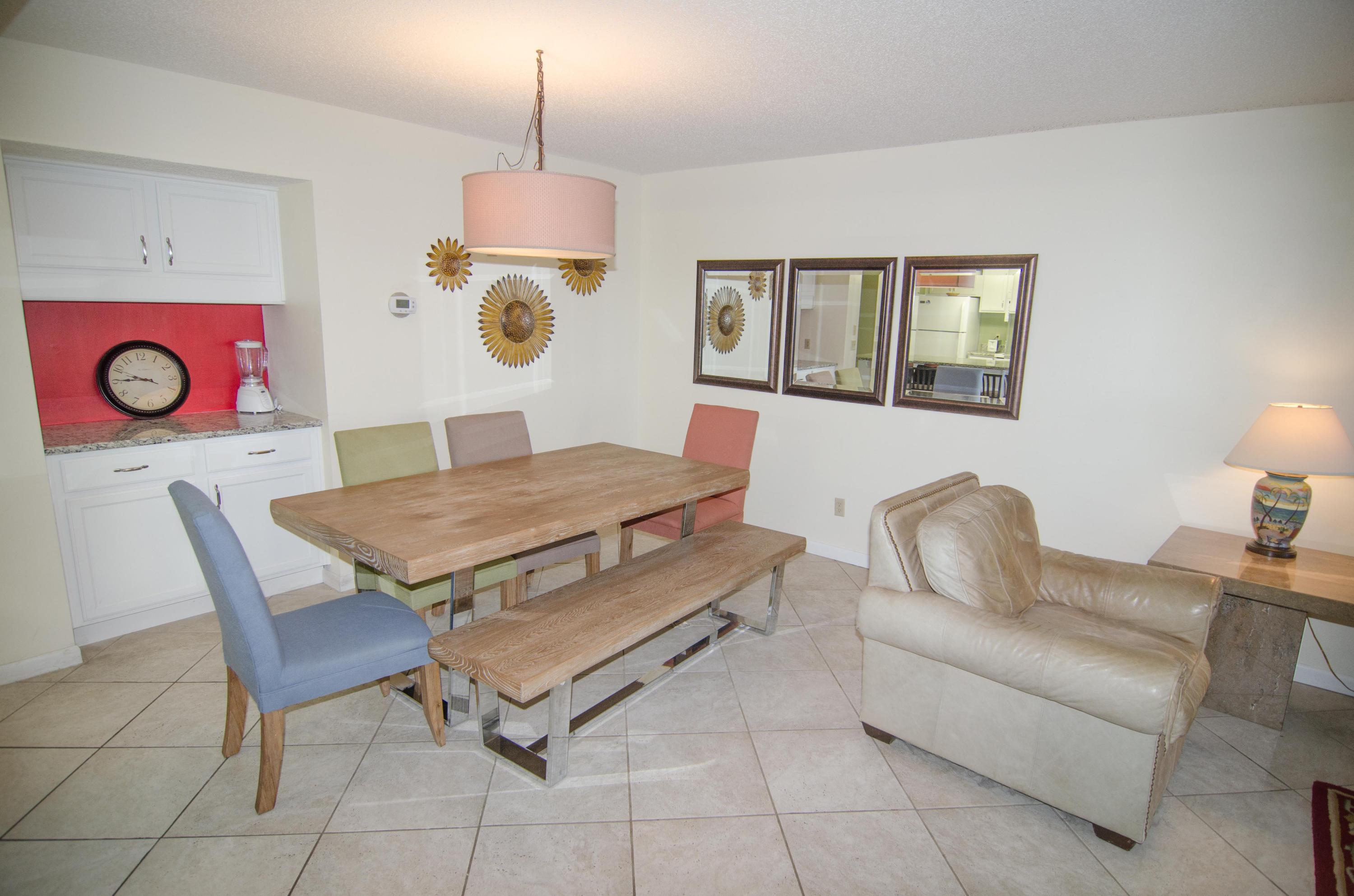 HOLIDAY SURF & RACQUET CLUB - Residential