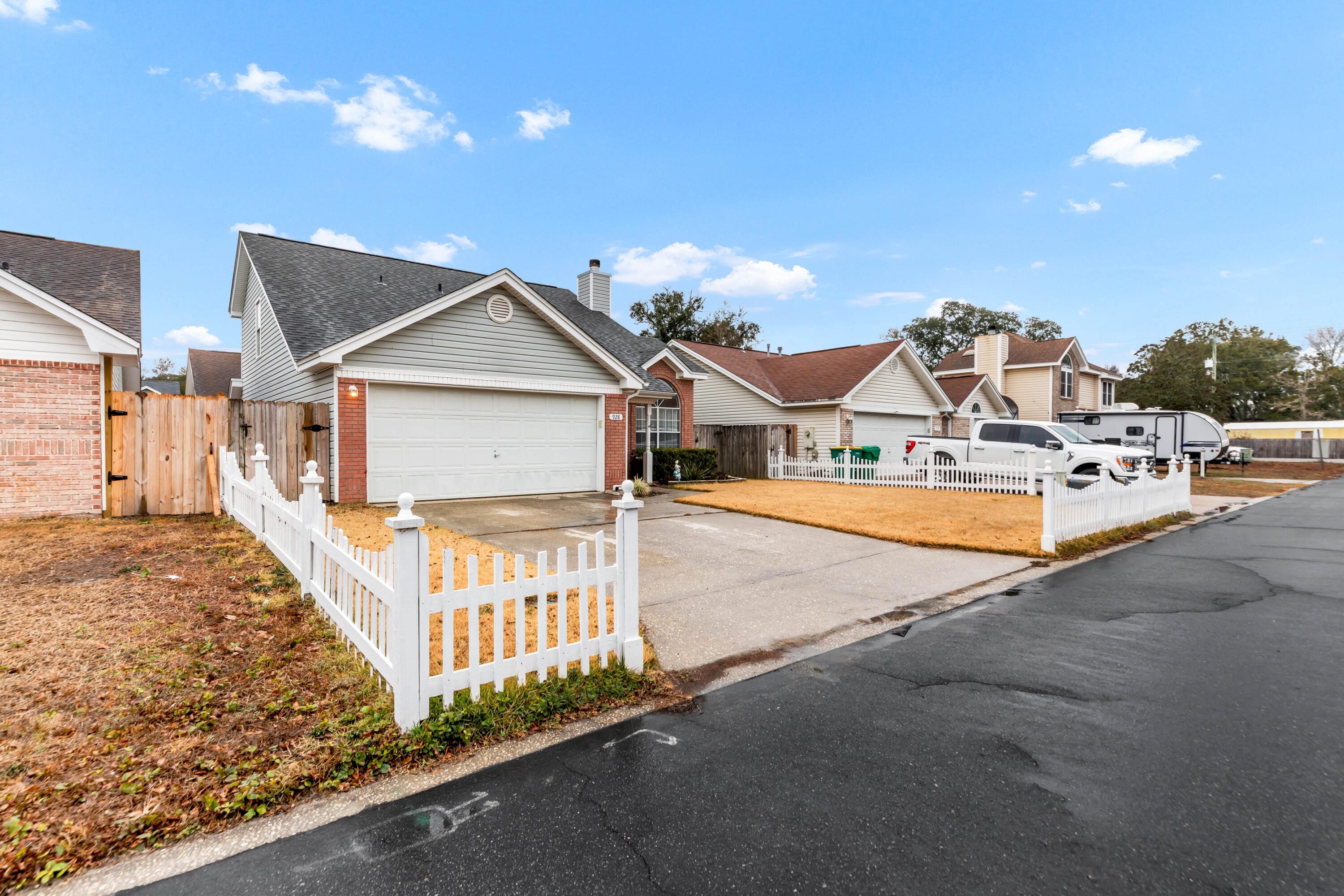 ROANOKE VILLAGE S/D - Residential