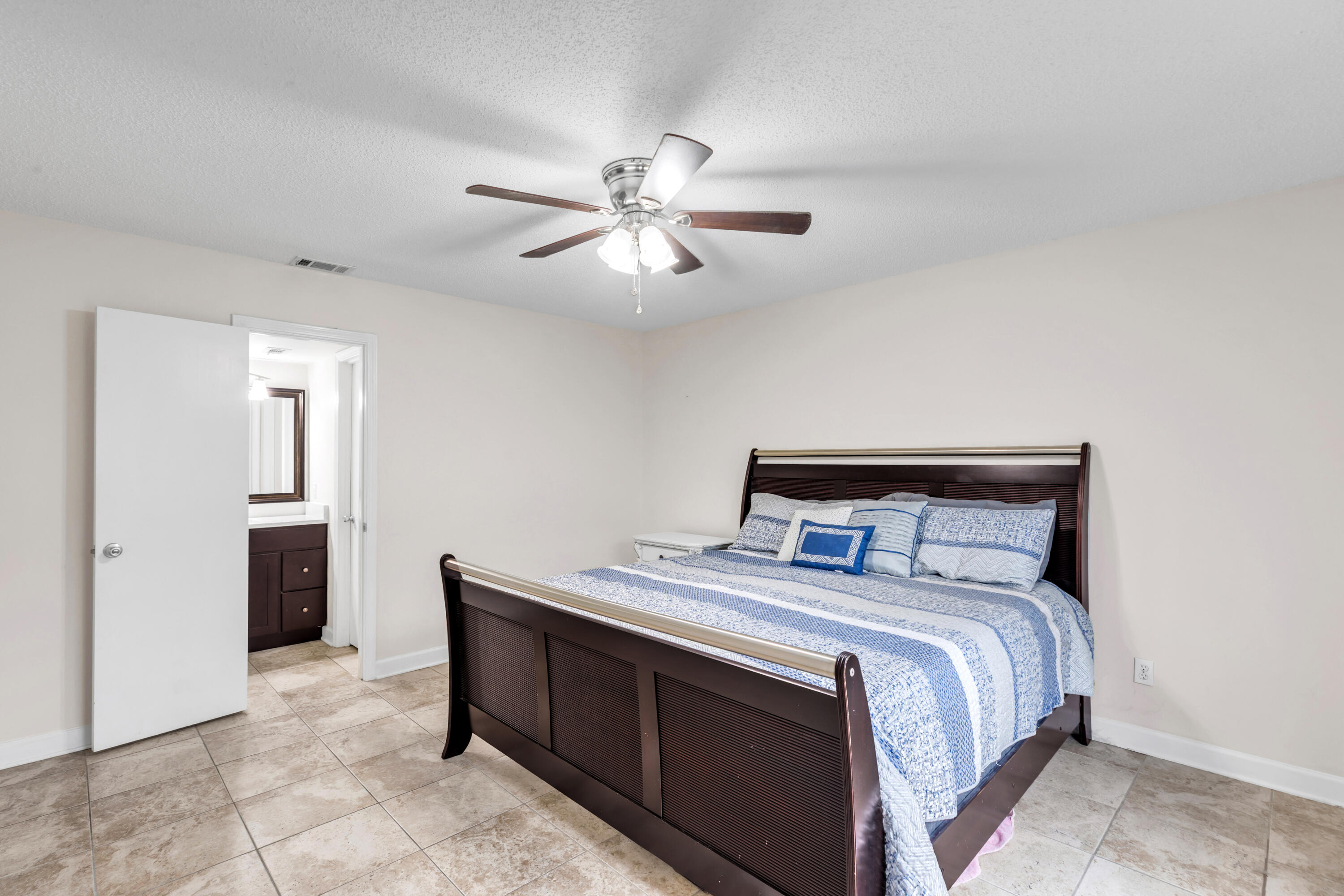 ROANOKE VILLAGE S/D - Residential