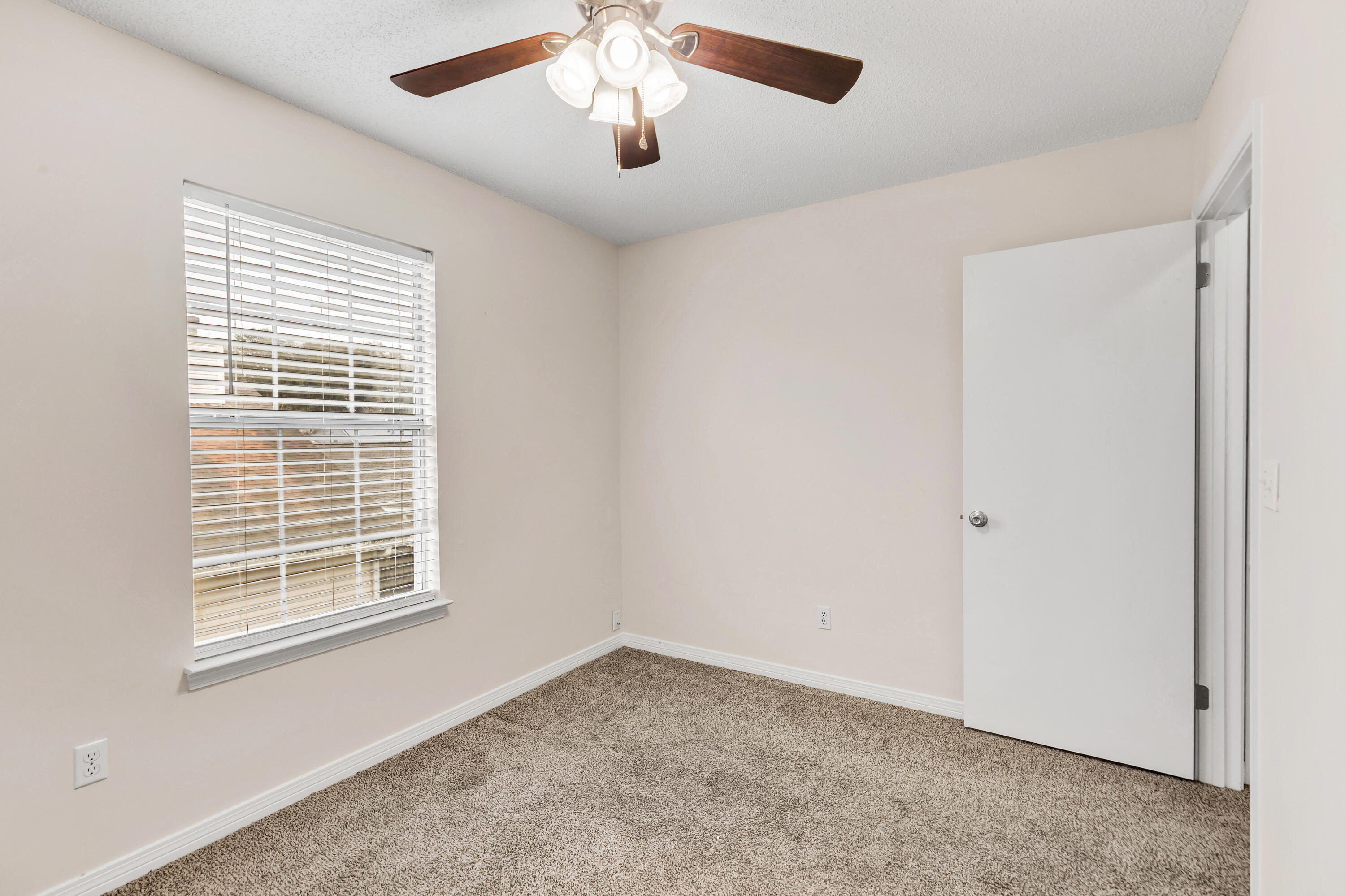 ROANOKE VILLAGE S/D - Residential