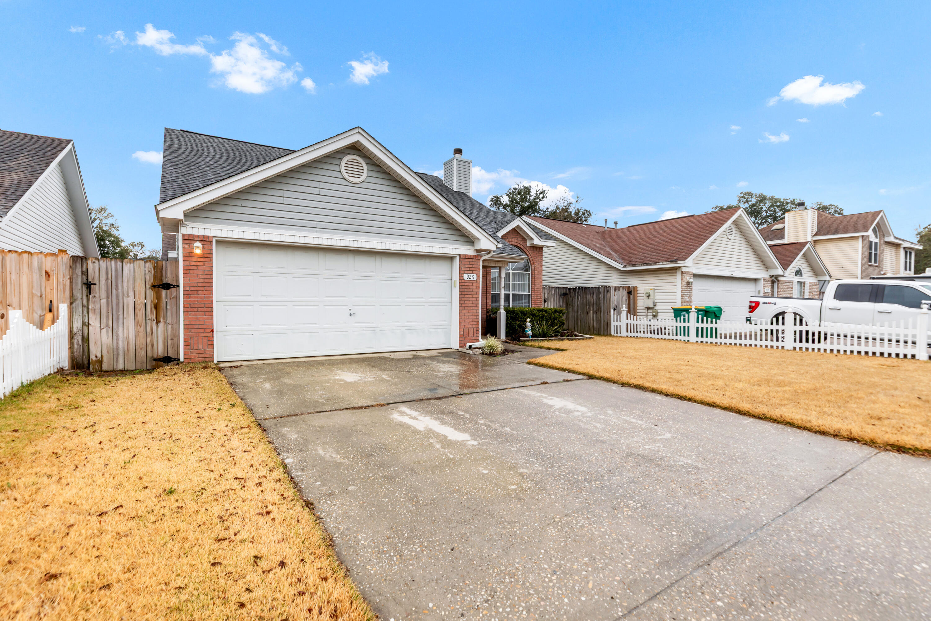 ROANOKE VILLAGE S/D - Residential