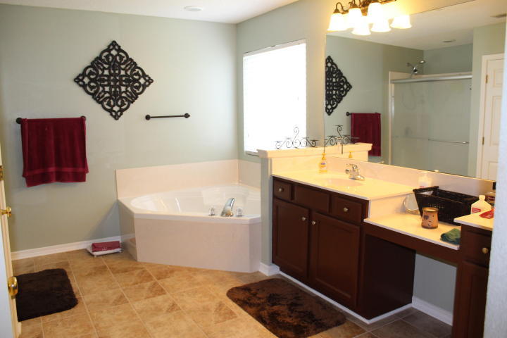 RIVERCHASE S/D PH 1 - Residential Lease