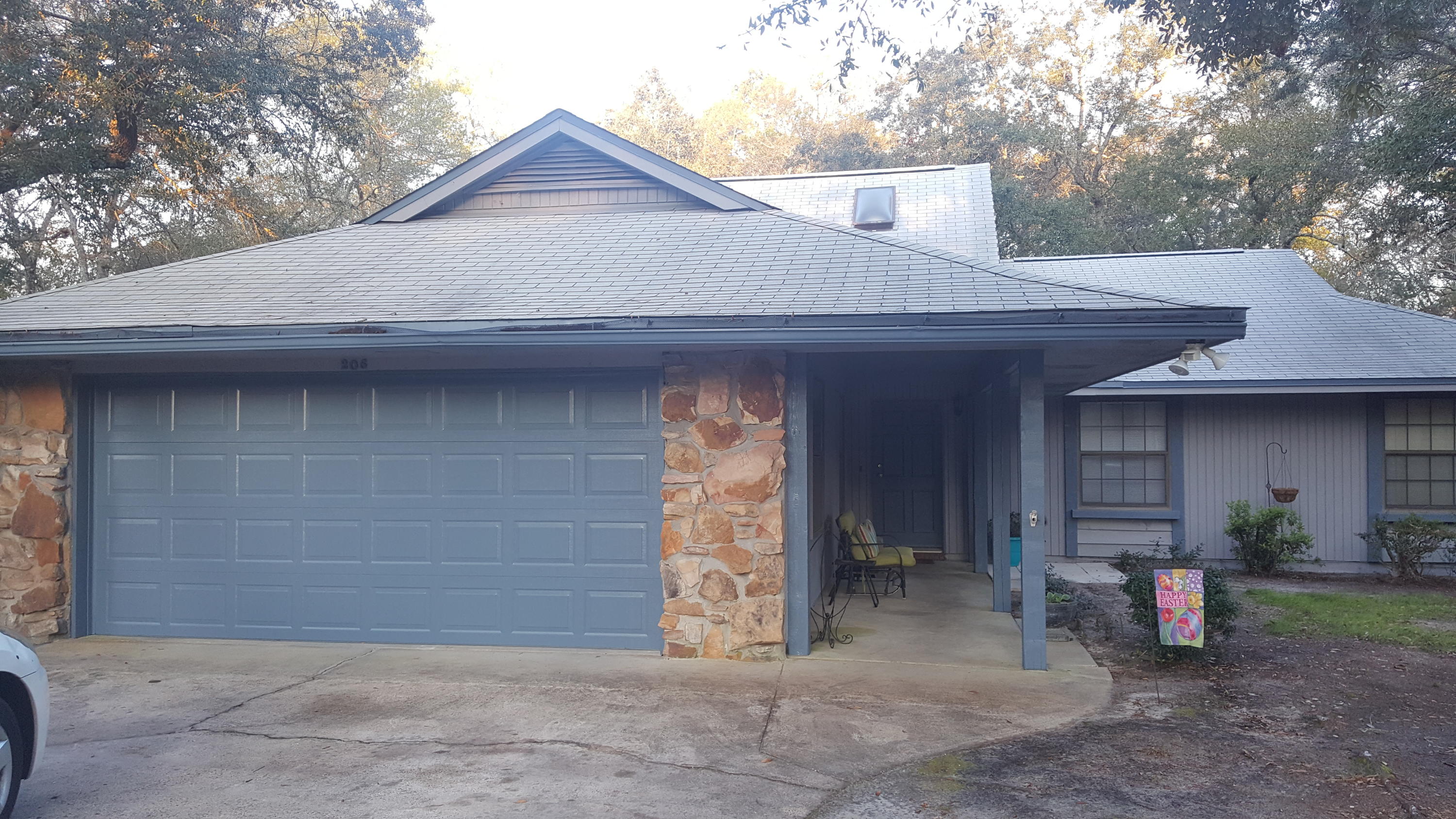 3 bedroom, 2 bath home located in Fort Walton Beach, on a Cul-De-Sac. Home has plank tile, with carpet in loft and ceramic tile in kitchen and entry. Loft overlooks the living room. Oversized back yard is fenced and the owner will allow pets up to 50lbs (must be over 1 year old).