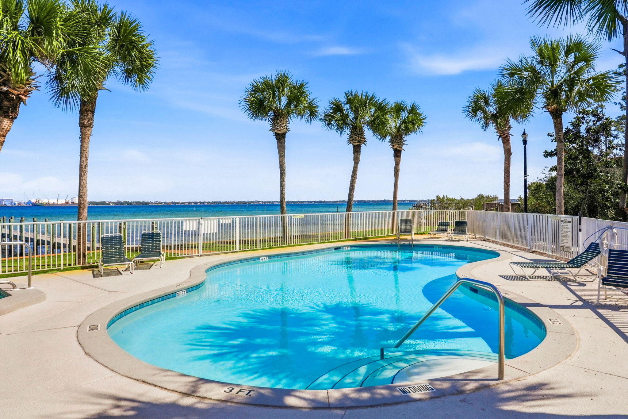 PELICAN BAY - Residential