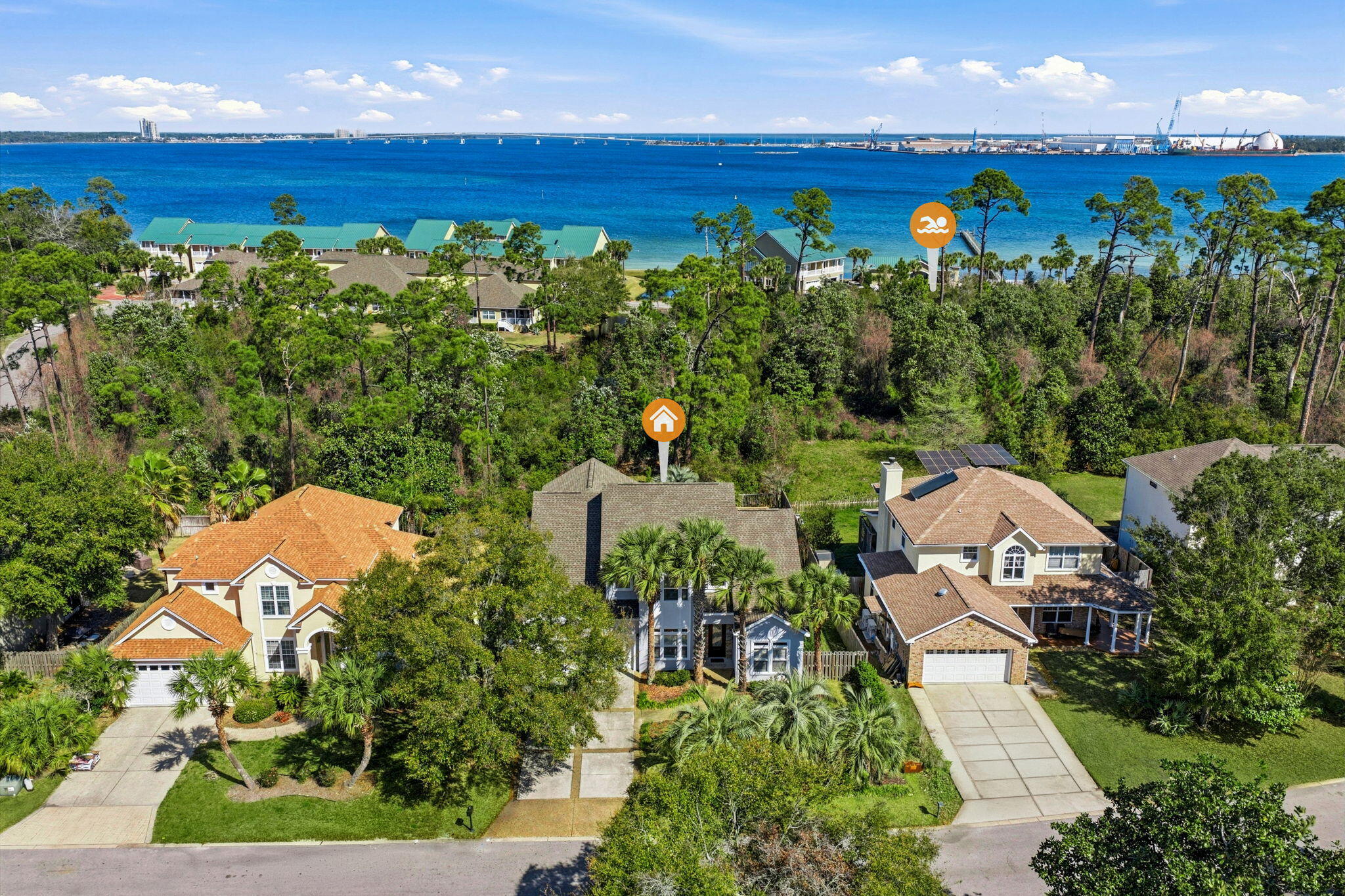 PELICAN BAY - Residential