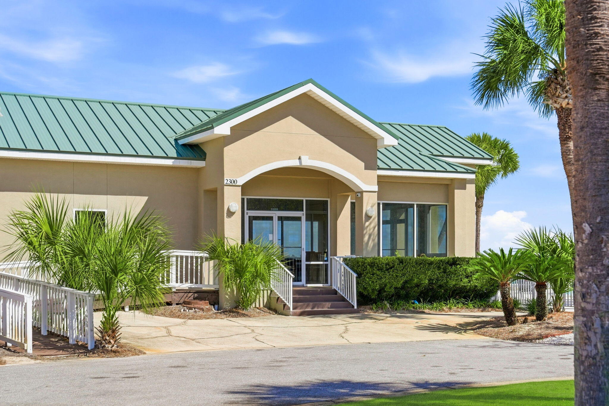 PELICAN BAY - Residential