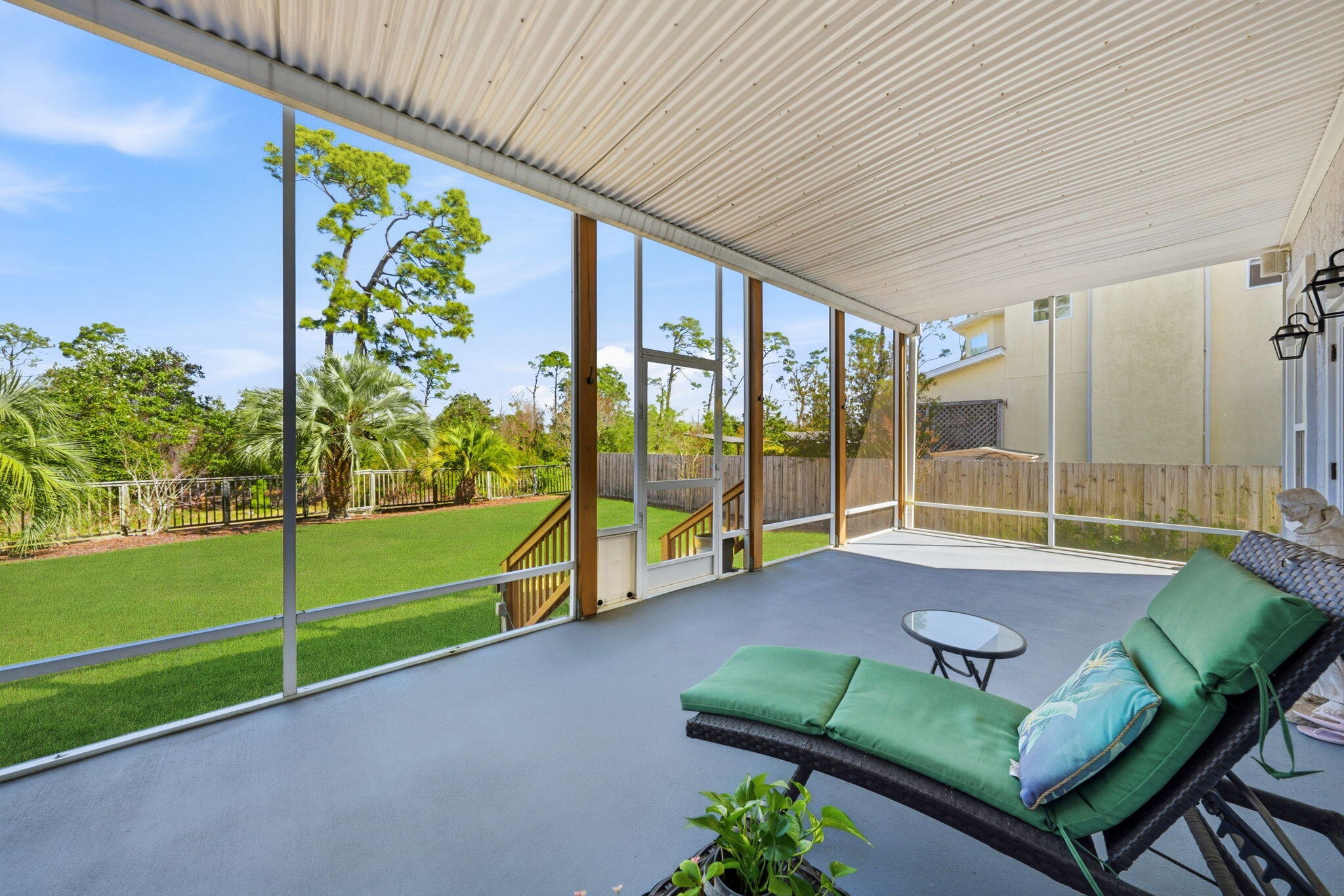 PELICAN BAY - Residential