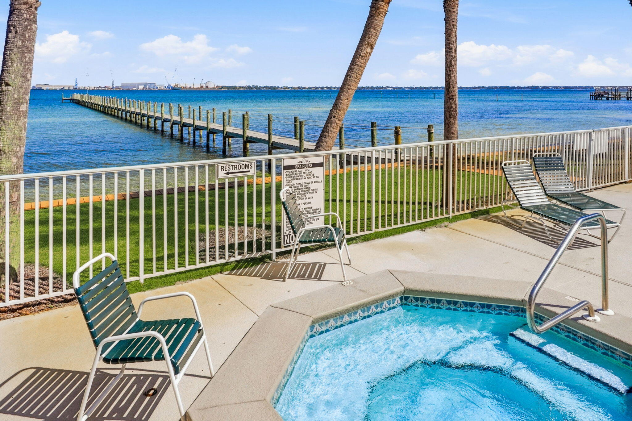 PELICAN BAY - Residential