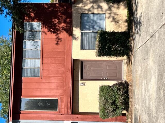 Two story townhome located in central Fort Walton Beach. 2 bedrooms, 1.5 bathrooms with fenced back yard. Sorry, pets are not negotiable.  *All Coastal Realty Services residents are enrolled in the Resident Benefits Package (RBP) which includes renters insurance, HVAC air filter delivery (for applicable properties) and our best-in-class resident rewards program, and much more! More details upon application.*