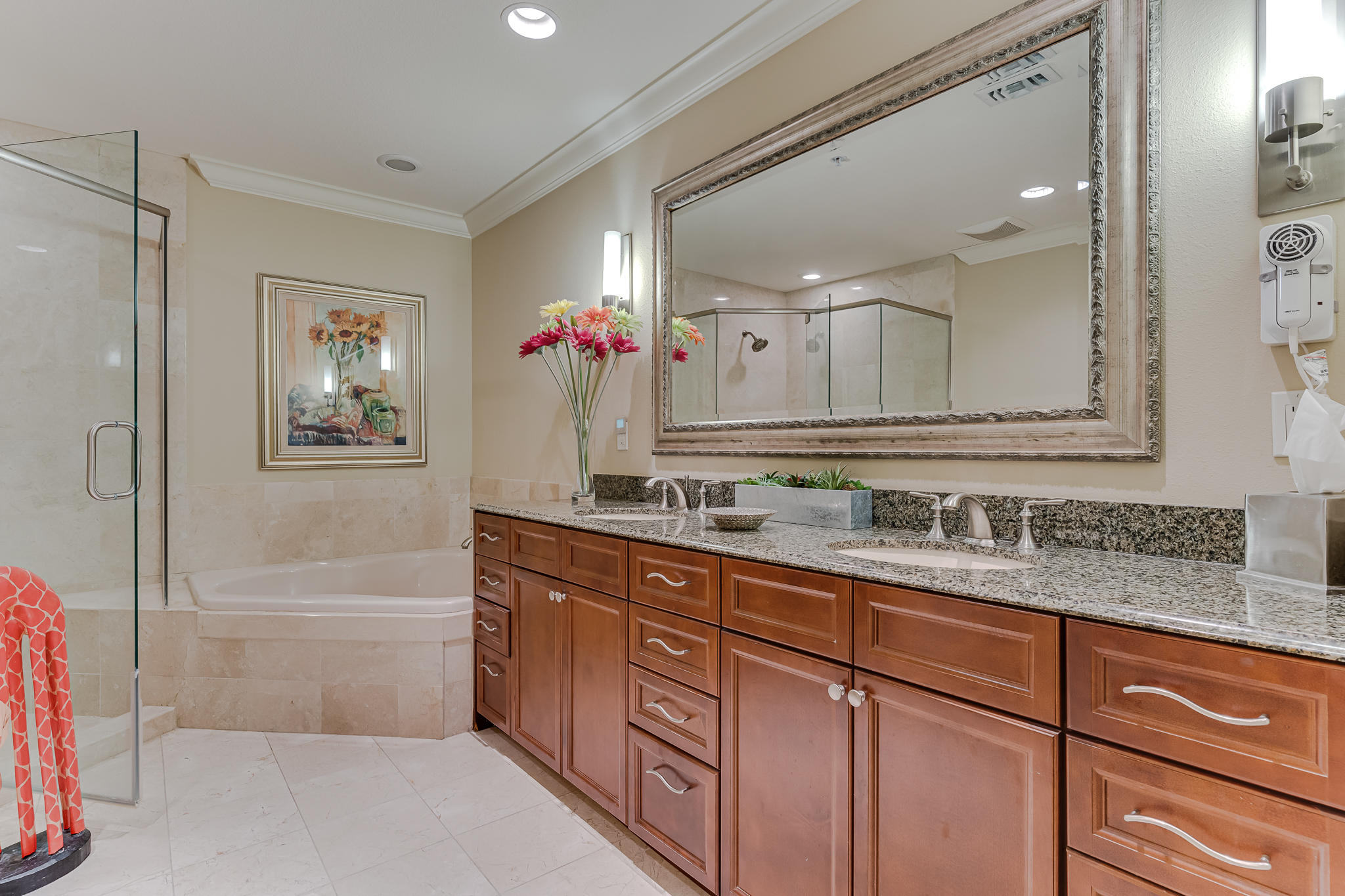 EMERALD GRANDE - Residential
