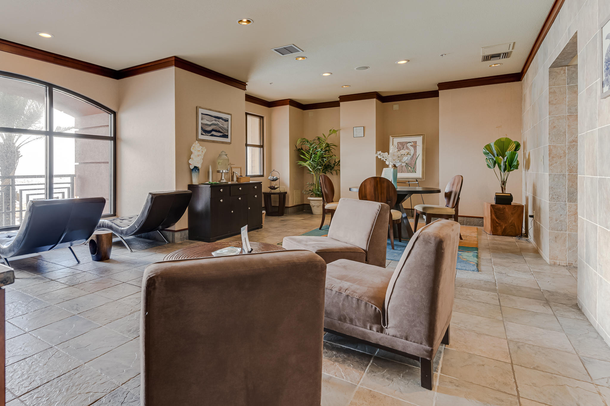 EMERALD GRANDE - Residential